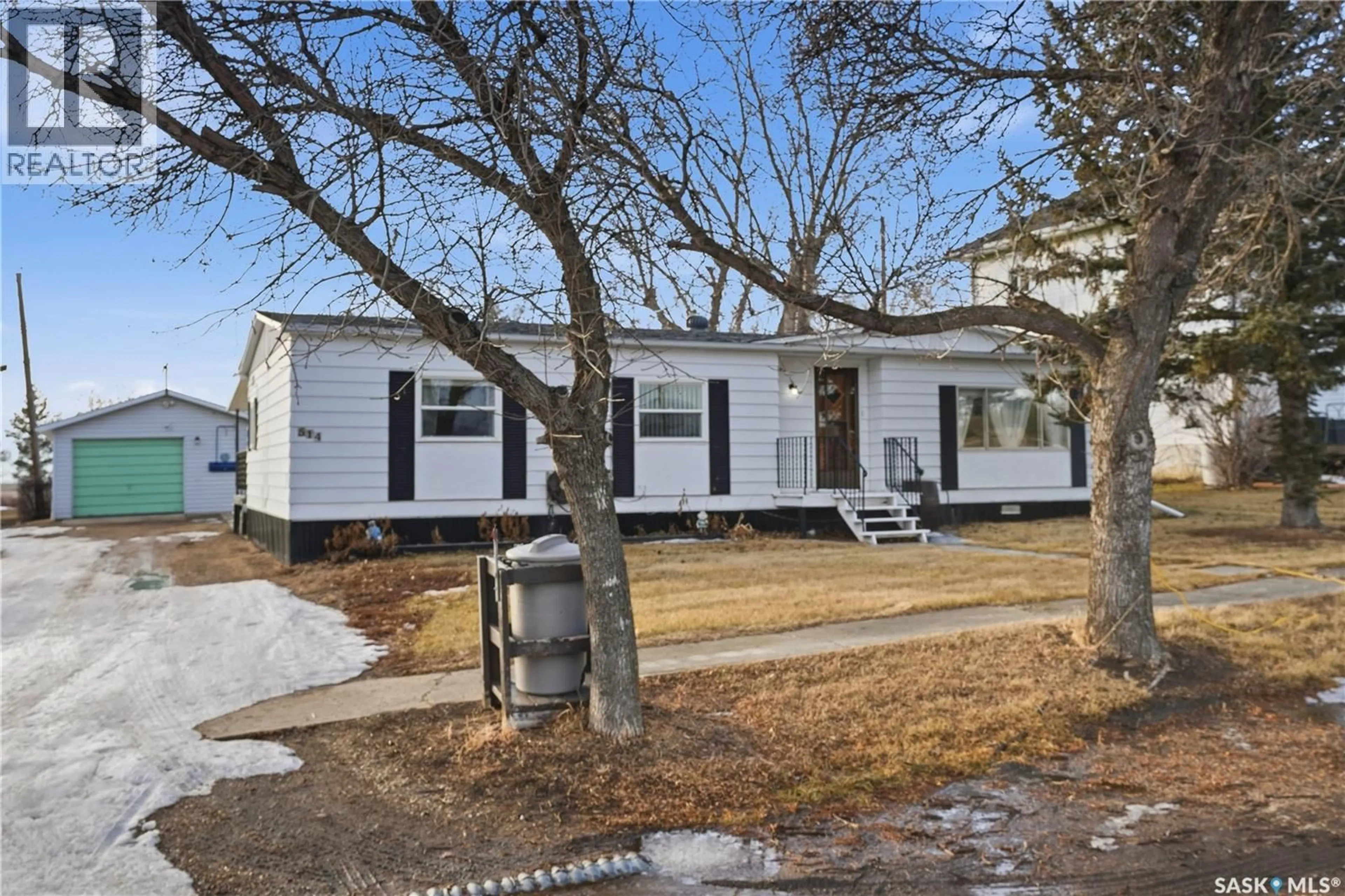 Home with vinyl exterior material, street for 514 MCKENZIE STREET, Morse Saskatchewan S0H3C0