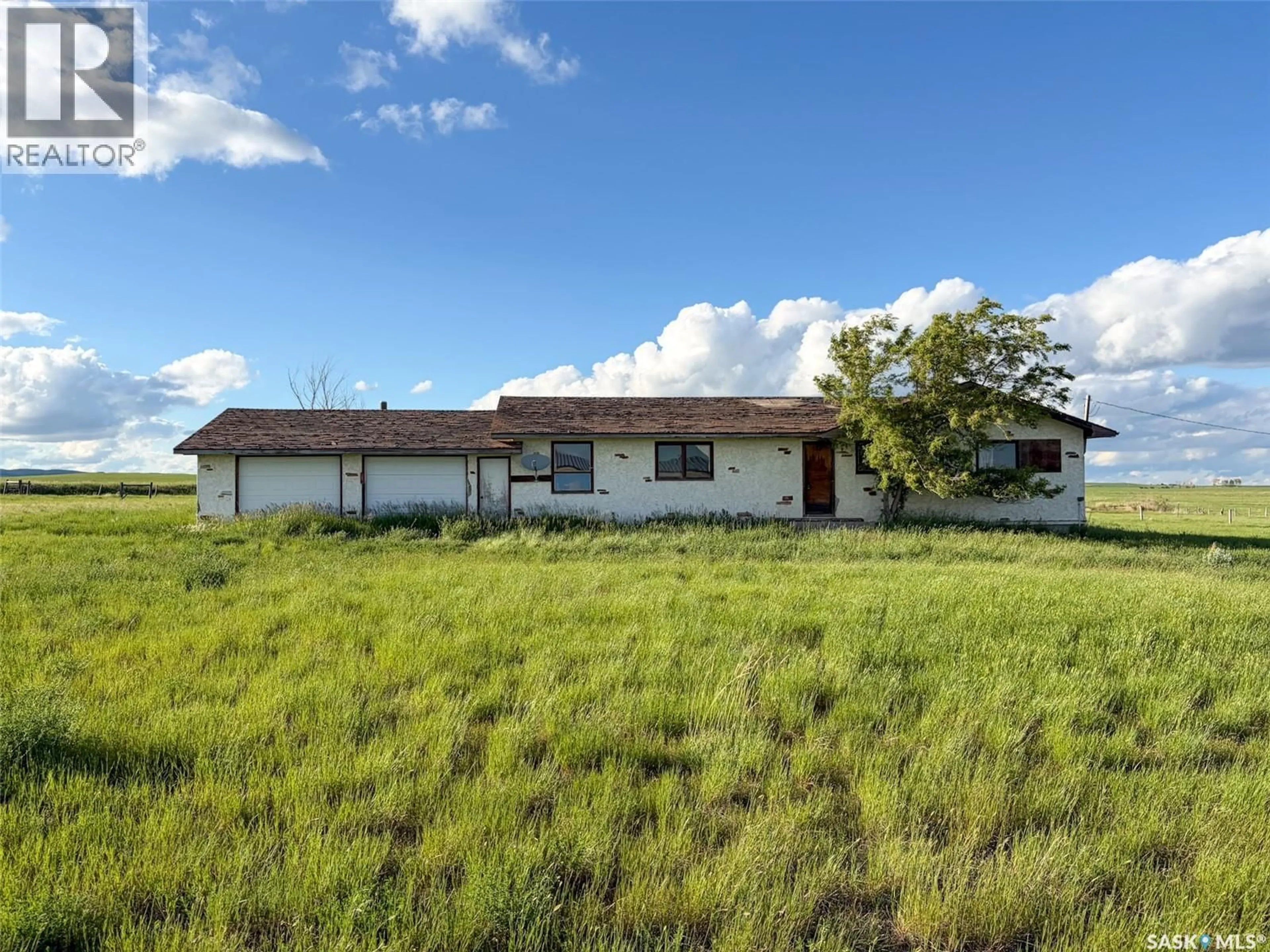 A pic from outside/outdoor area/front of a property/back of a property/a pic from drone, building for 27864 HWY 13, Arlington Rm No. 79 Saskatchewan S0N0T0