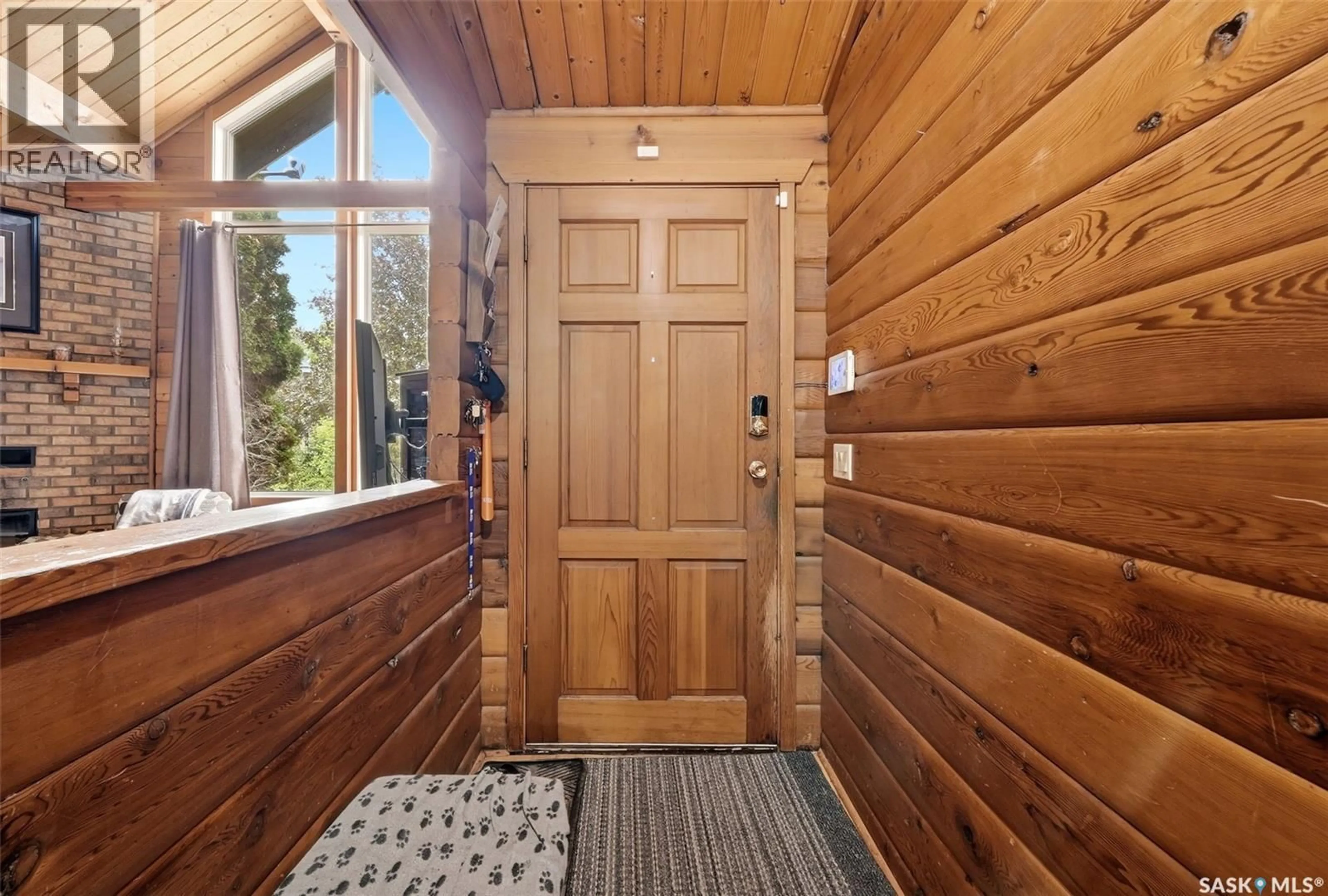 Indoor entryway for N - 1202 CATLEY BAY, Regina Saskatchewan S4X3A2