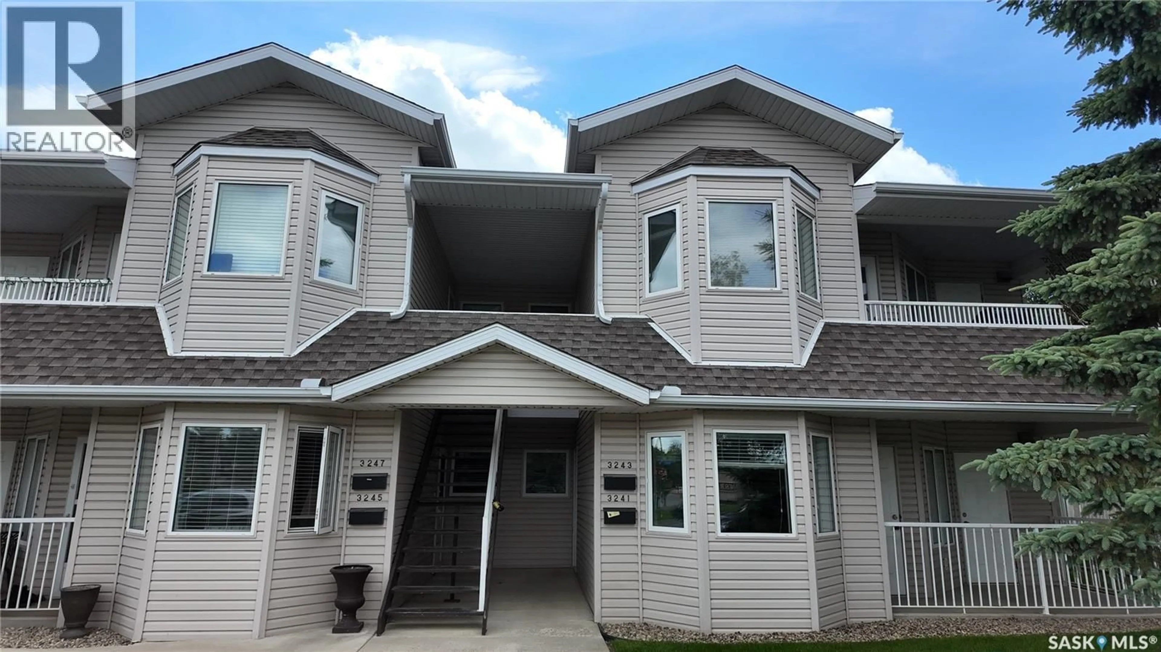 Home with vinyl exterior material, building for 3241 WOODHAMS DRIVE, Regina Saskatchewan S4V3A2