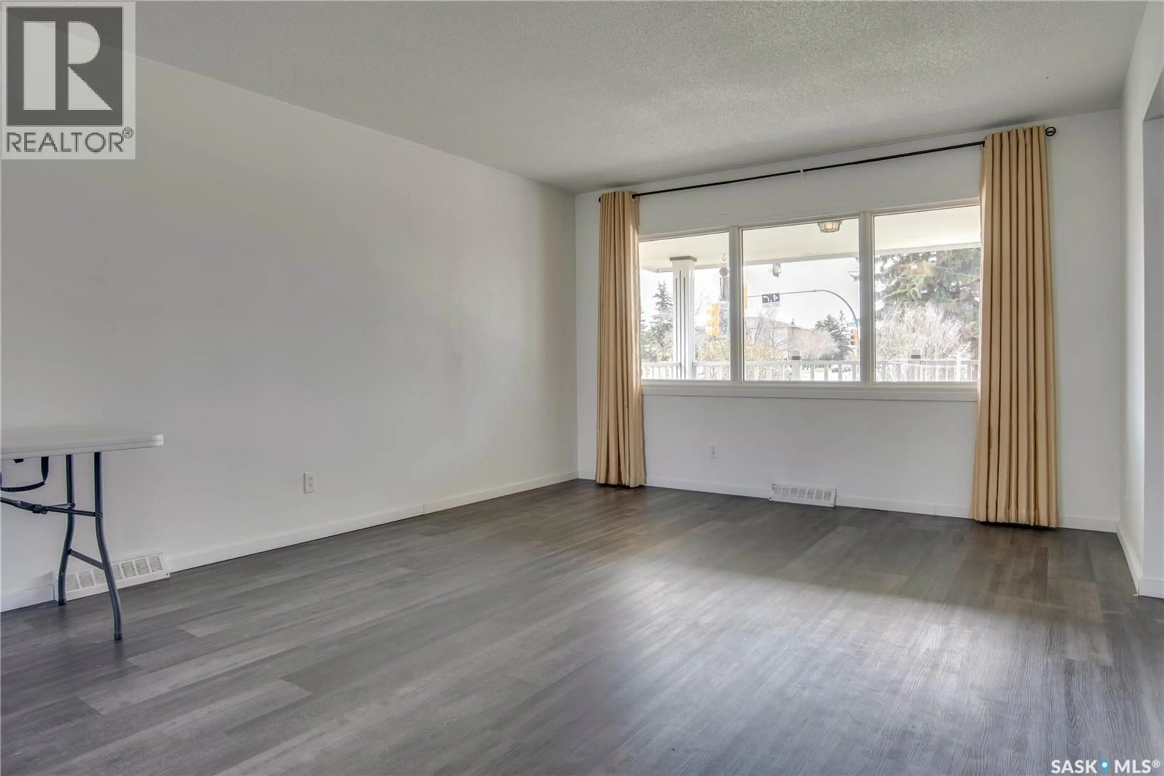 A pic of a room for 3017 TAYLOR STREET, Saskatoon Saskatchewan S7H1X4