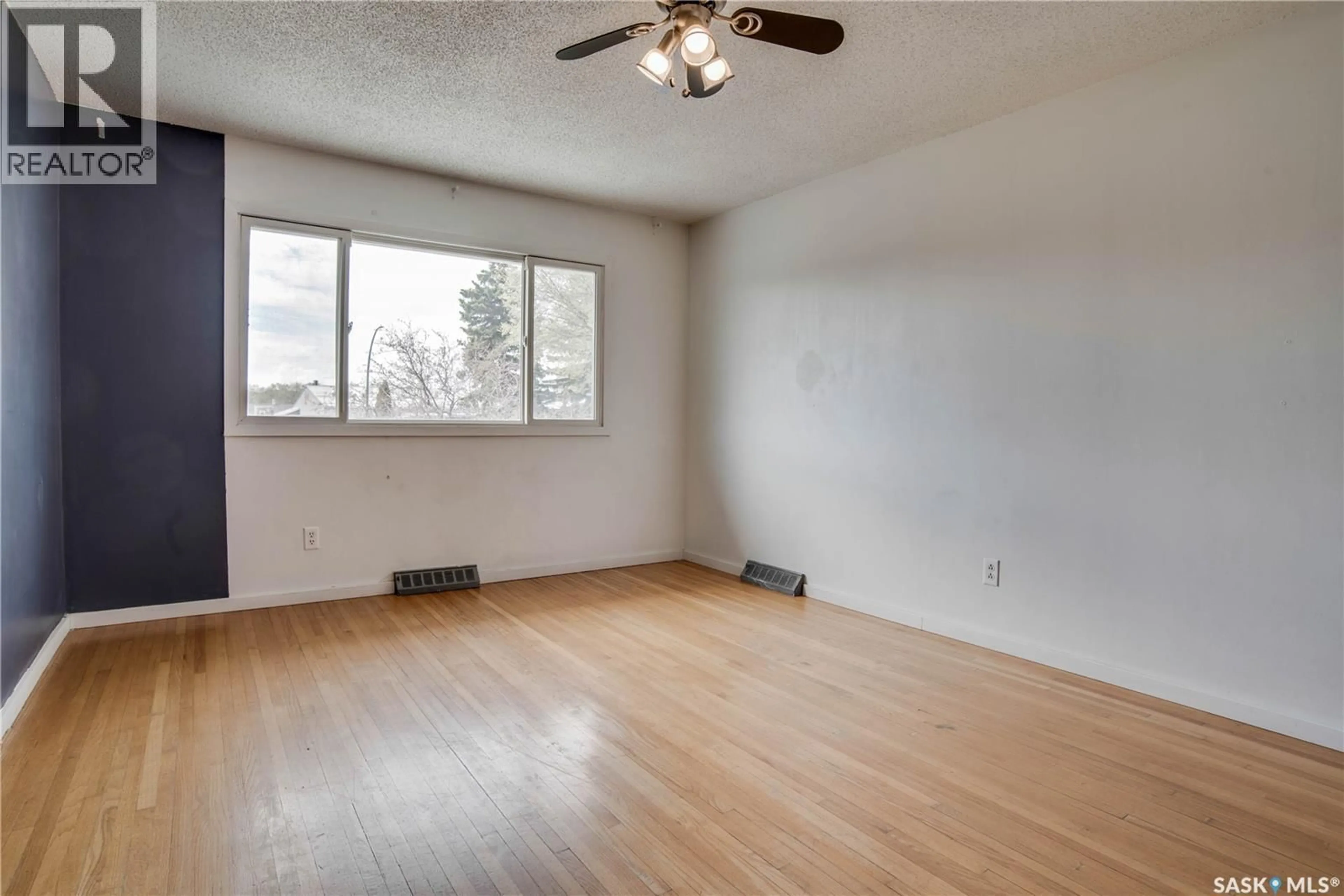 A pic of a room for 3017 TAYLOR STREET, Saskatoon Saskatchewan S7H1X4