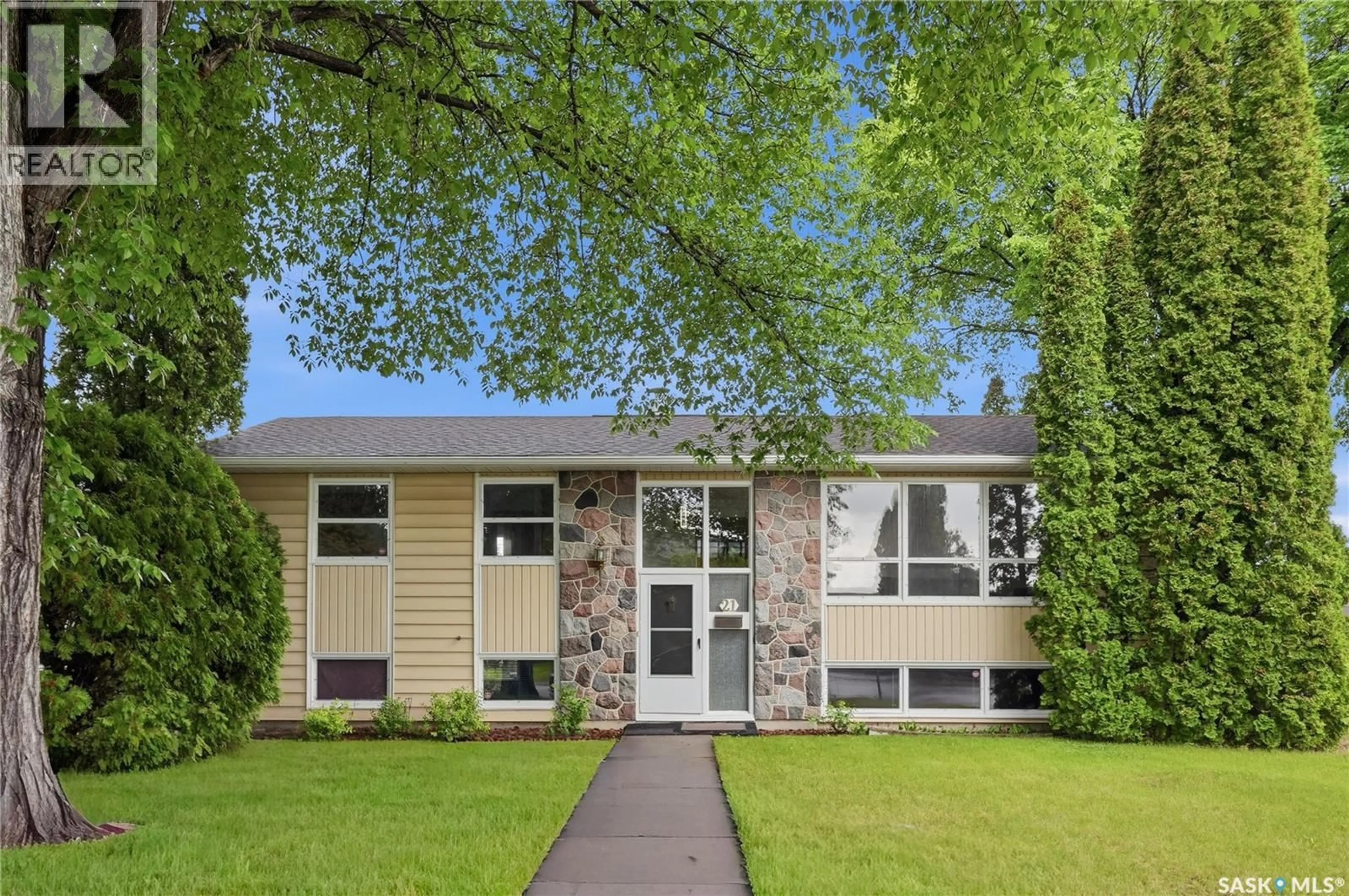 Home with vinyl exterior material, street for 21 BATEMAN CRESCENT, Saskatoon Saskatchewan S7H3C3
