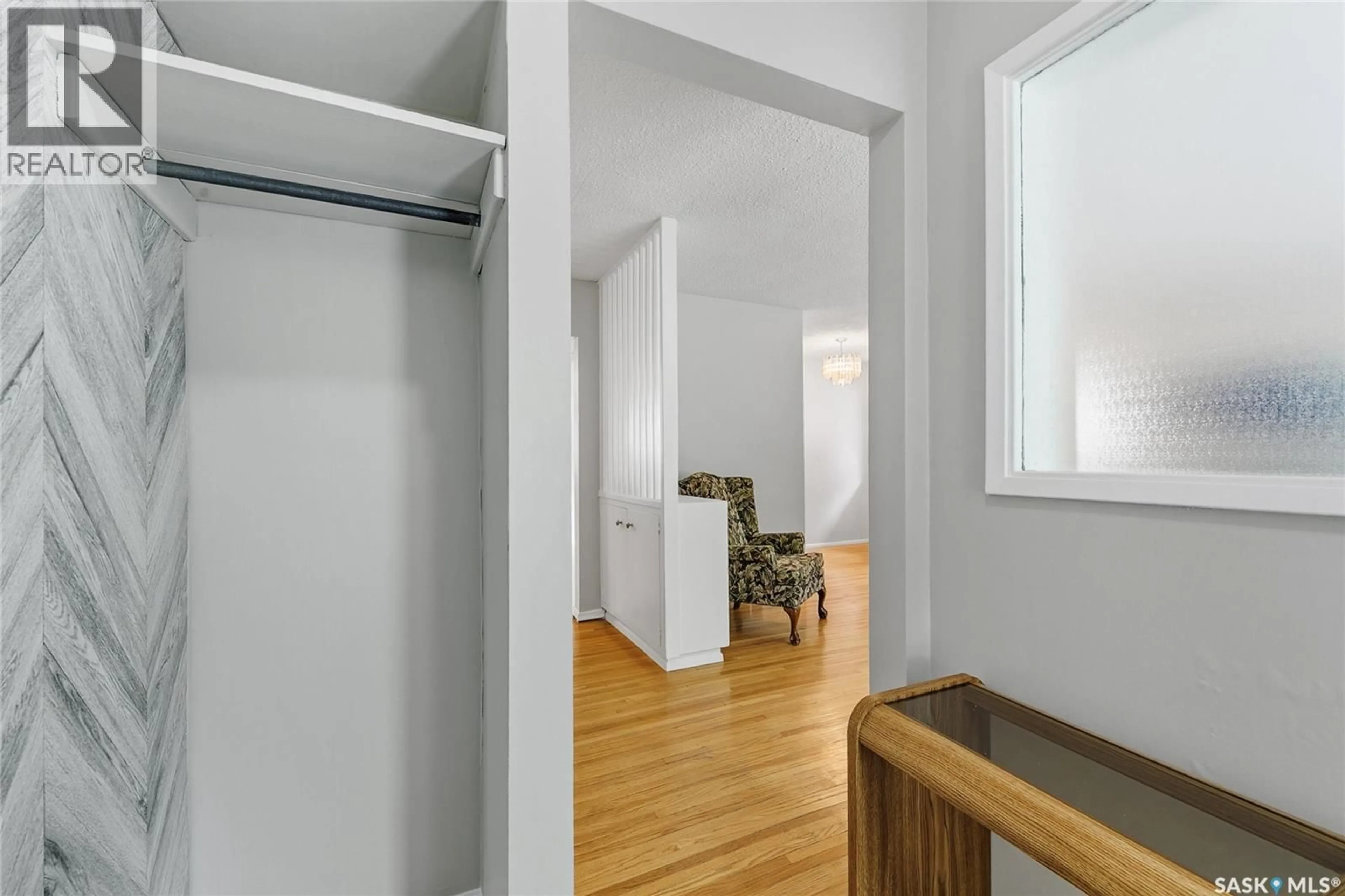 Indoor entryway for 3226 WHITMORE AVENUE, Regina Saskatchewan S4S1B9