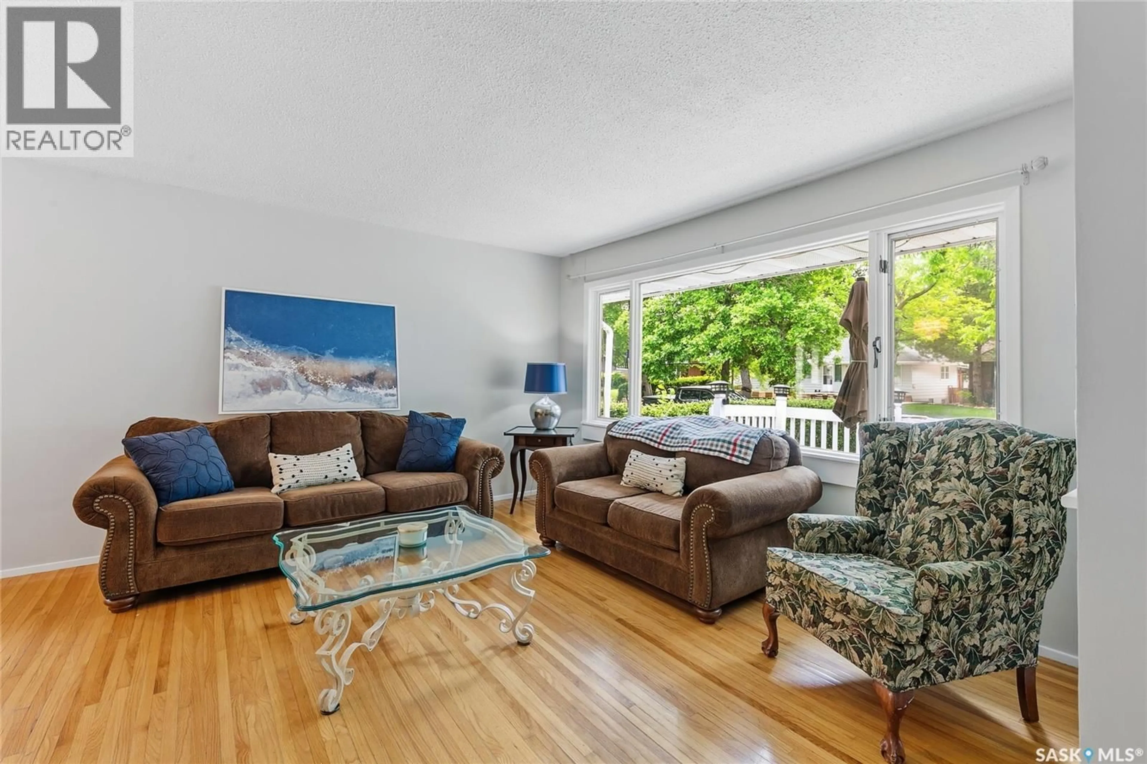 Living room with furniture, unknown for 3226 WHITMORE AVENUE, Regina Saskatchewan S4S1B9
