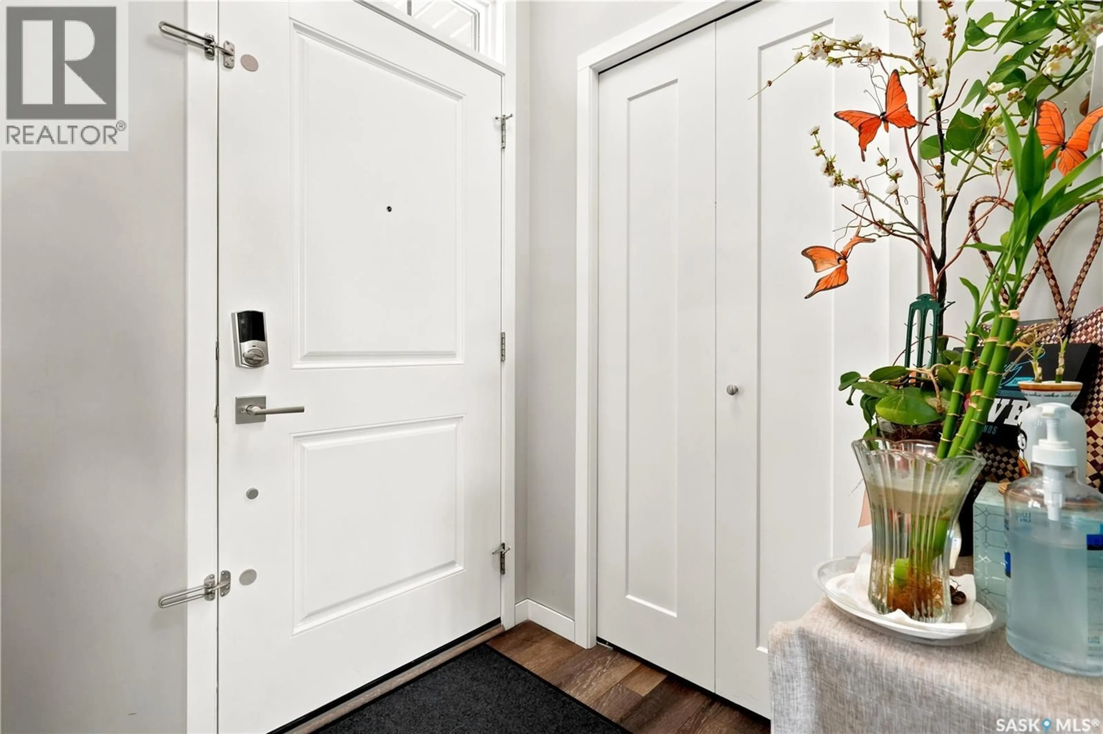 Indoor entryway for 3242 CHUKA BOULEVARD, Regina Saskatchewan S4V3S6