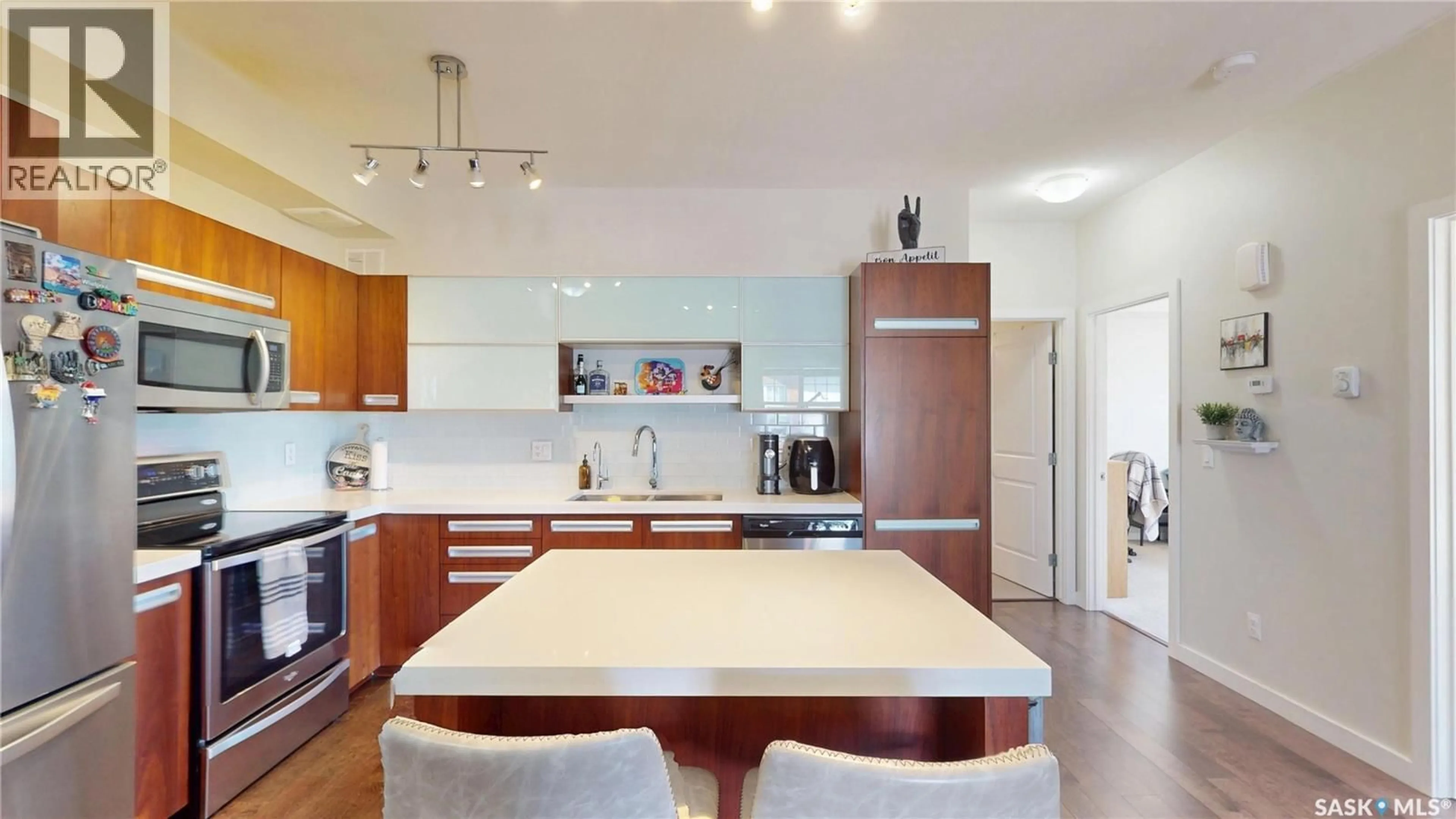 Contemporary kitchen, unknown for 1015 - 2012 PATRICK CRESCENT, Saskatoon Saskatchewan S7W0M7