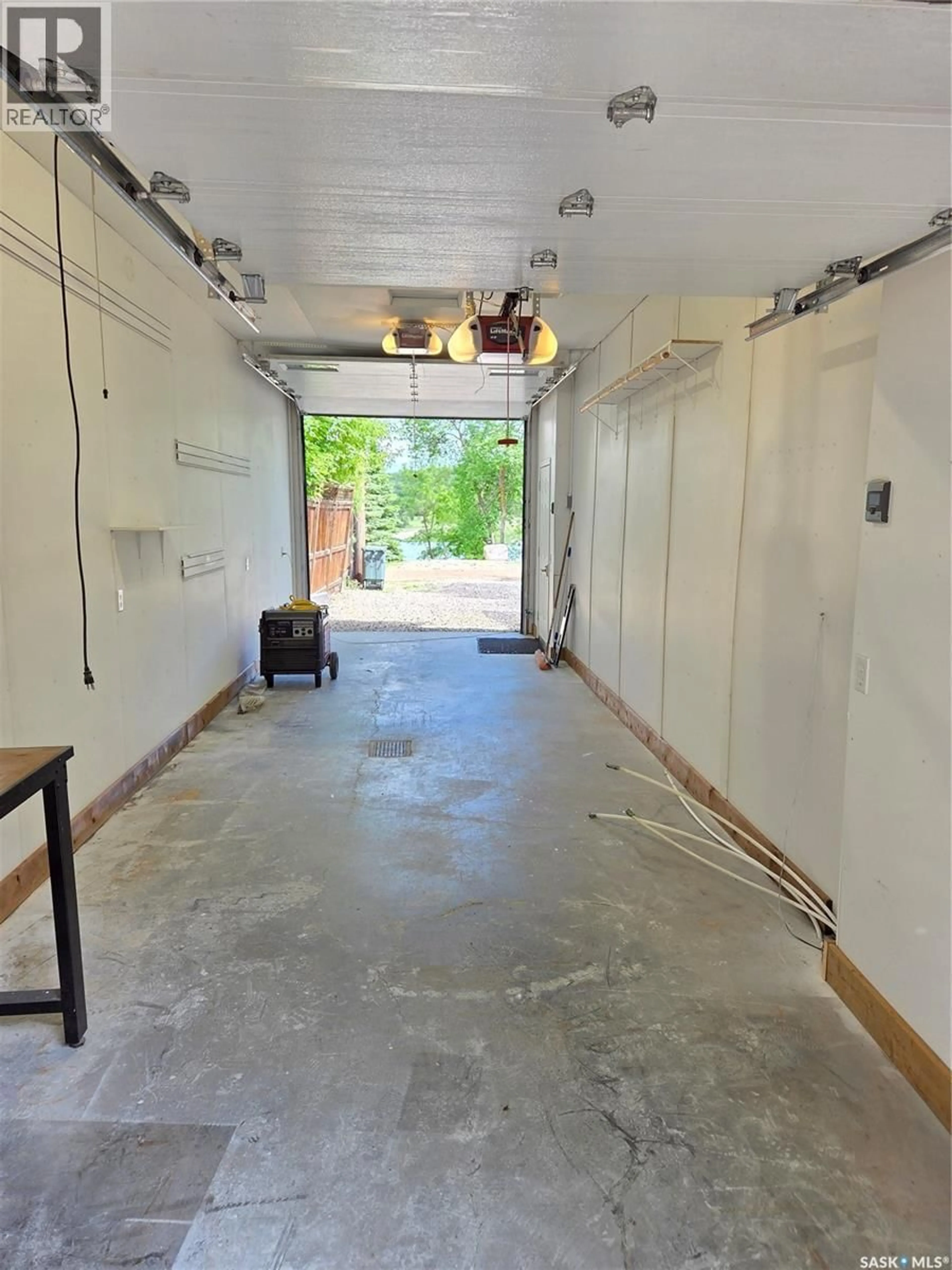 Indoor garage for 437 GOOD BIRDS POINT, White Bear IR 70 Saskatchewan S0C0R0