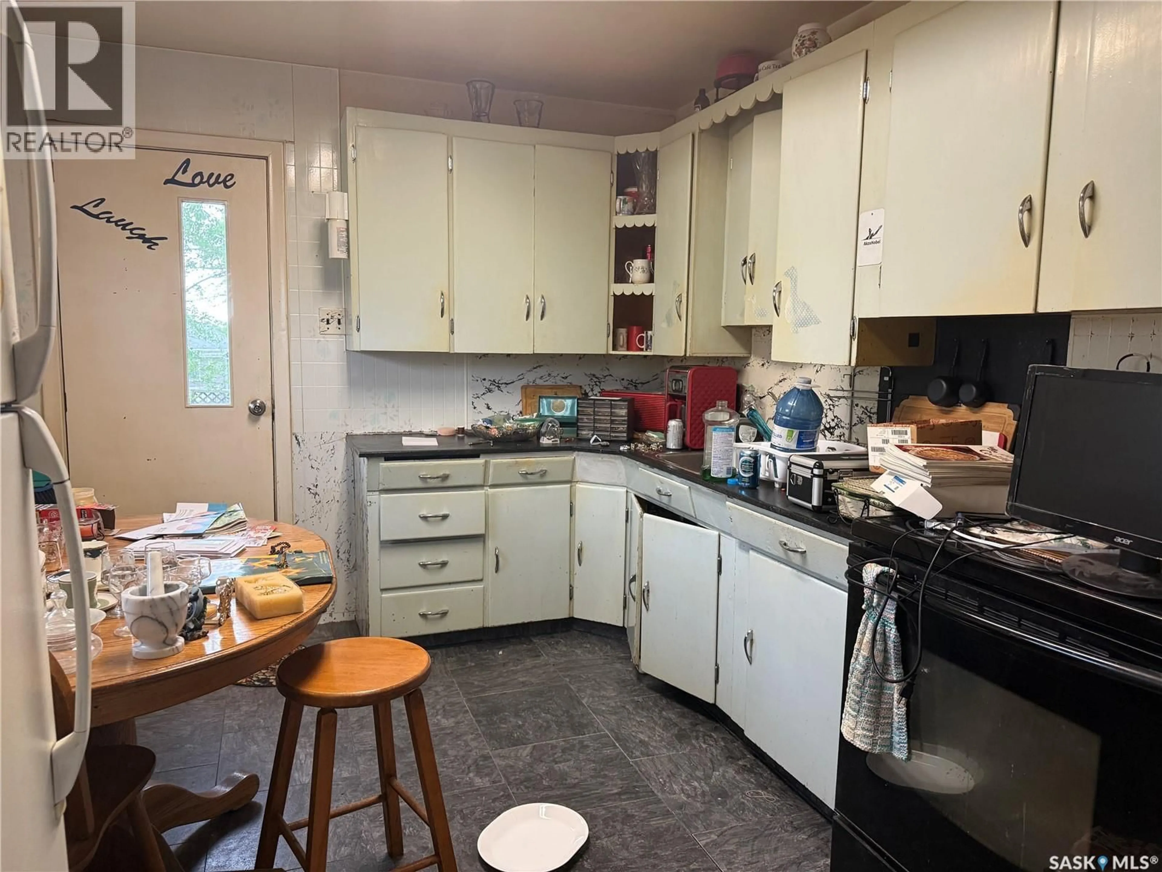 Standard kitchen, unknown for 1059 CARIBOU STREET, Moose Jaw Saskatchewan S6H2M1