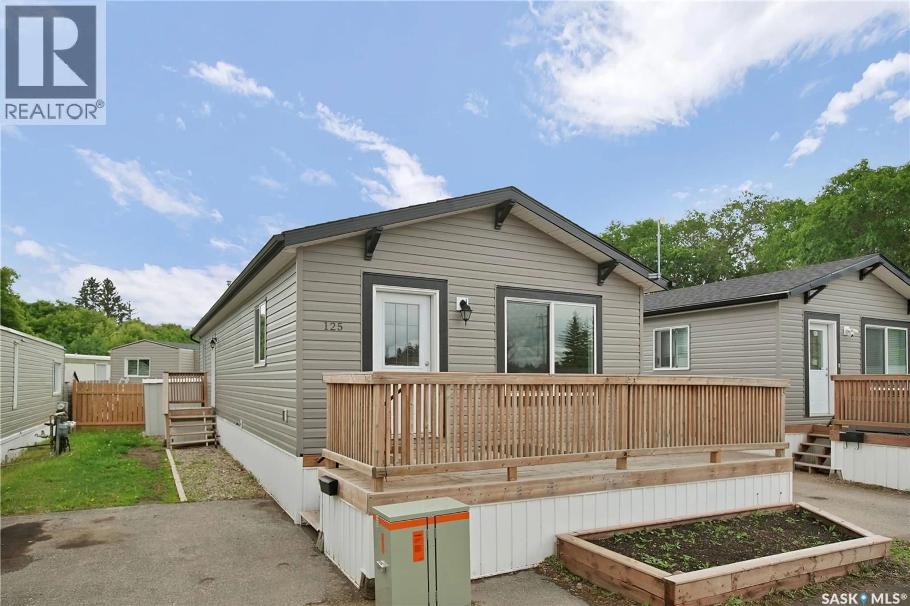 Home with vinyl exterior material, street for 219 - 125 GRANT STREET, Saskatoon Saskatchewan S7N2A5