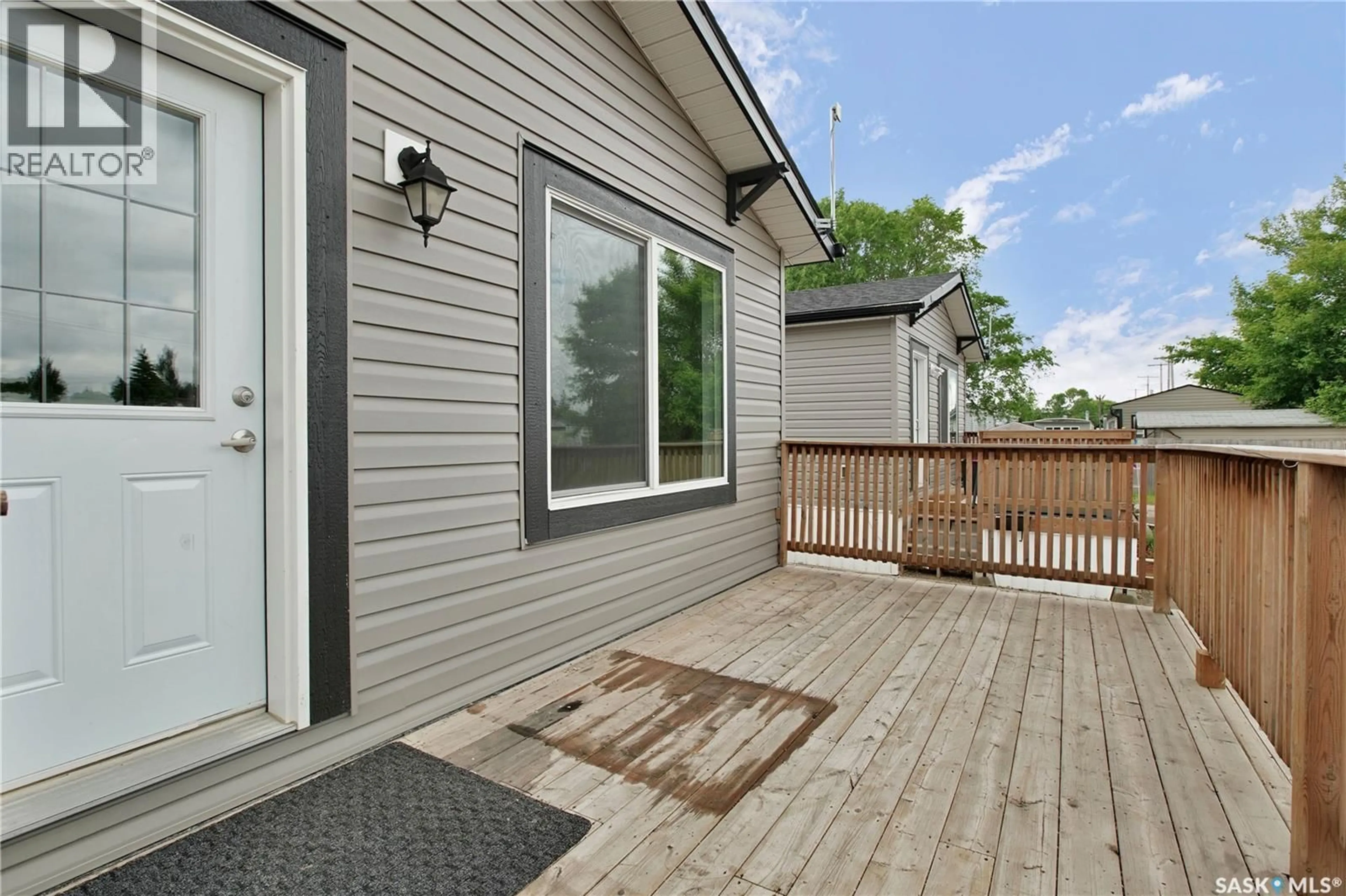 Patio, street for 219 - 125 GRANT STREET, Saskatoon Saskatchewan S7N2A5