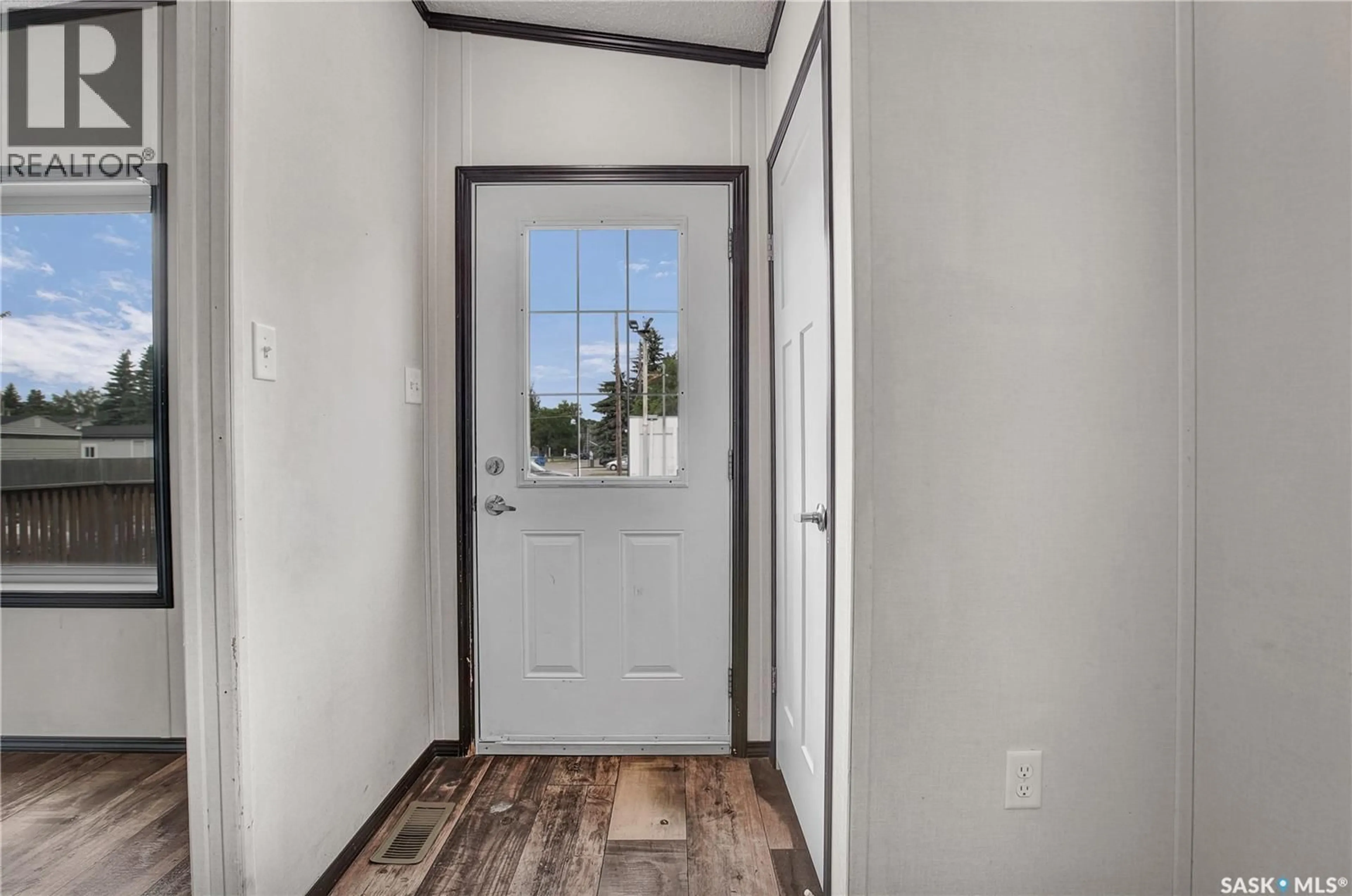 Indoor entryway for 219 - 125 GRANT STREET, Saskatoon Saskatchewan S7N2A5