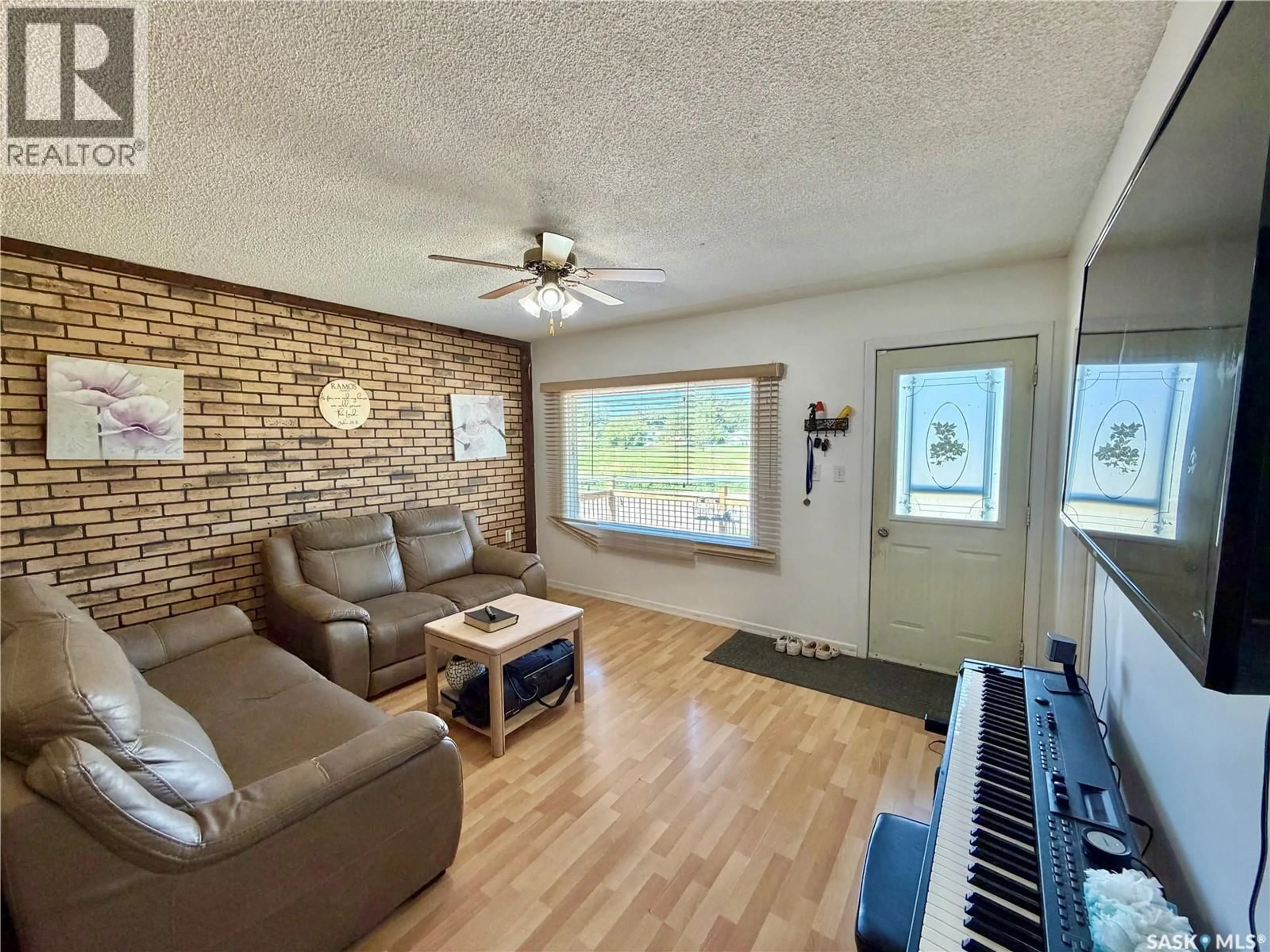 Living room with furniture, unknown for 85 13TH AVENUE, Swift Current Saskatchewan S9H3S1