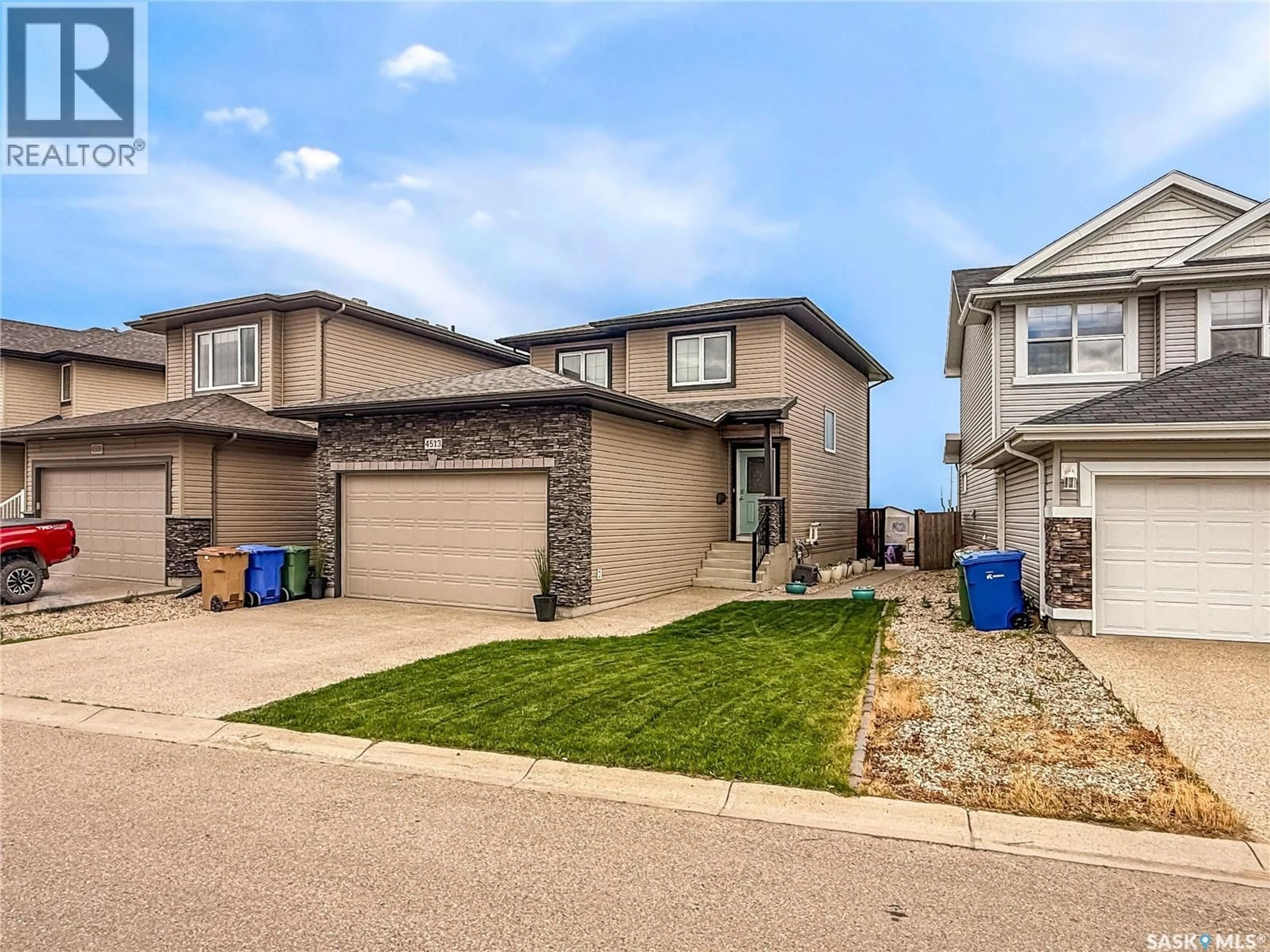 A pic from outside/outdoor area/front of a property/back of a property/a pic from drone, street for 4513 PADWICK AVENUE, Regina Saskatchewan S4W0C5