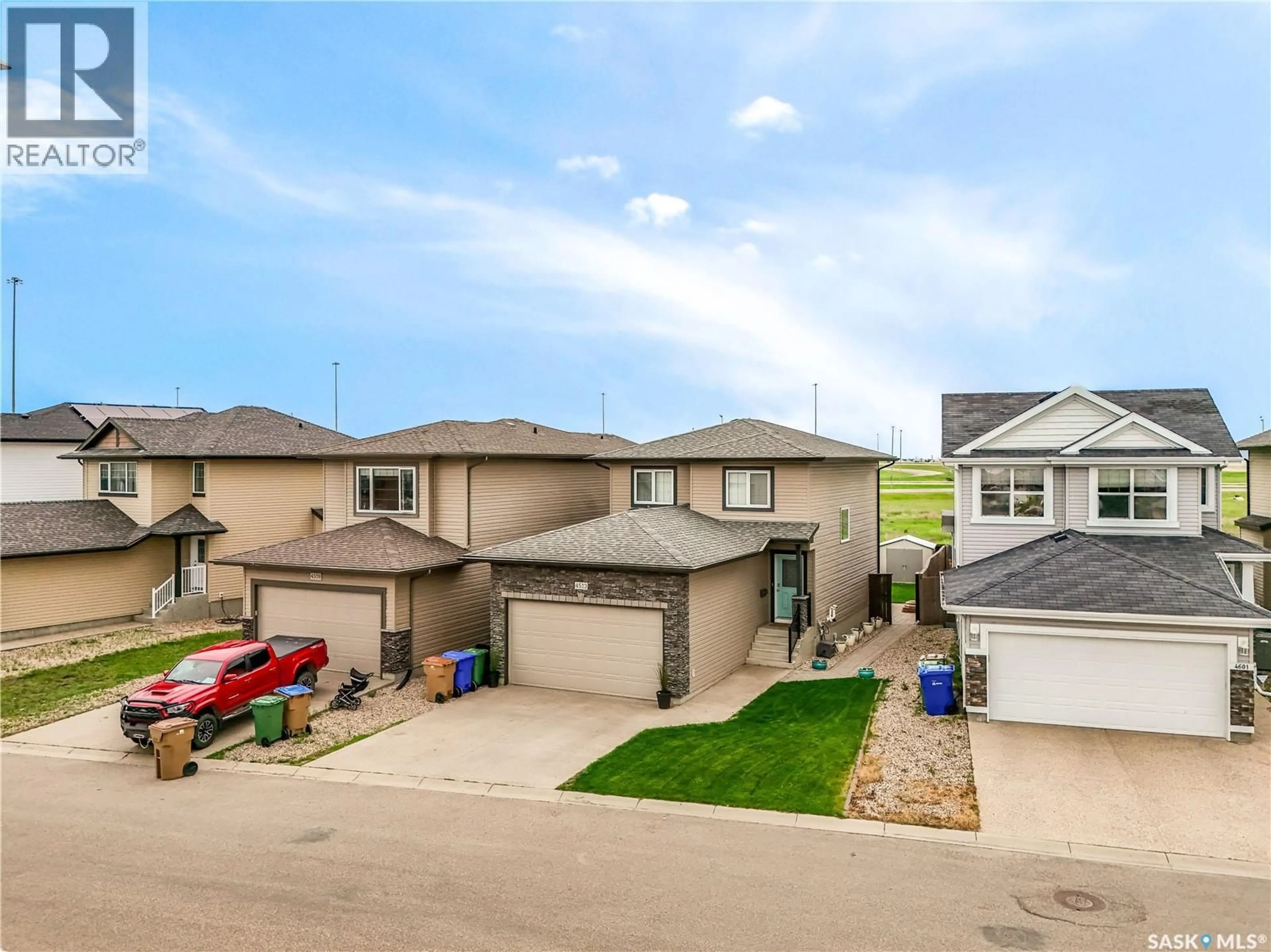A pic from outside/outdoor area/front of a property/back of a property/a pic from drone, street for 4513 PADWICK AVENUE, Regina Saskatchewan S4W0C5