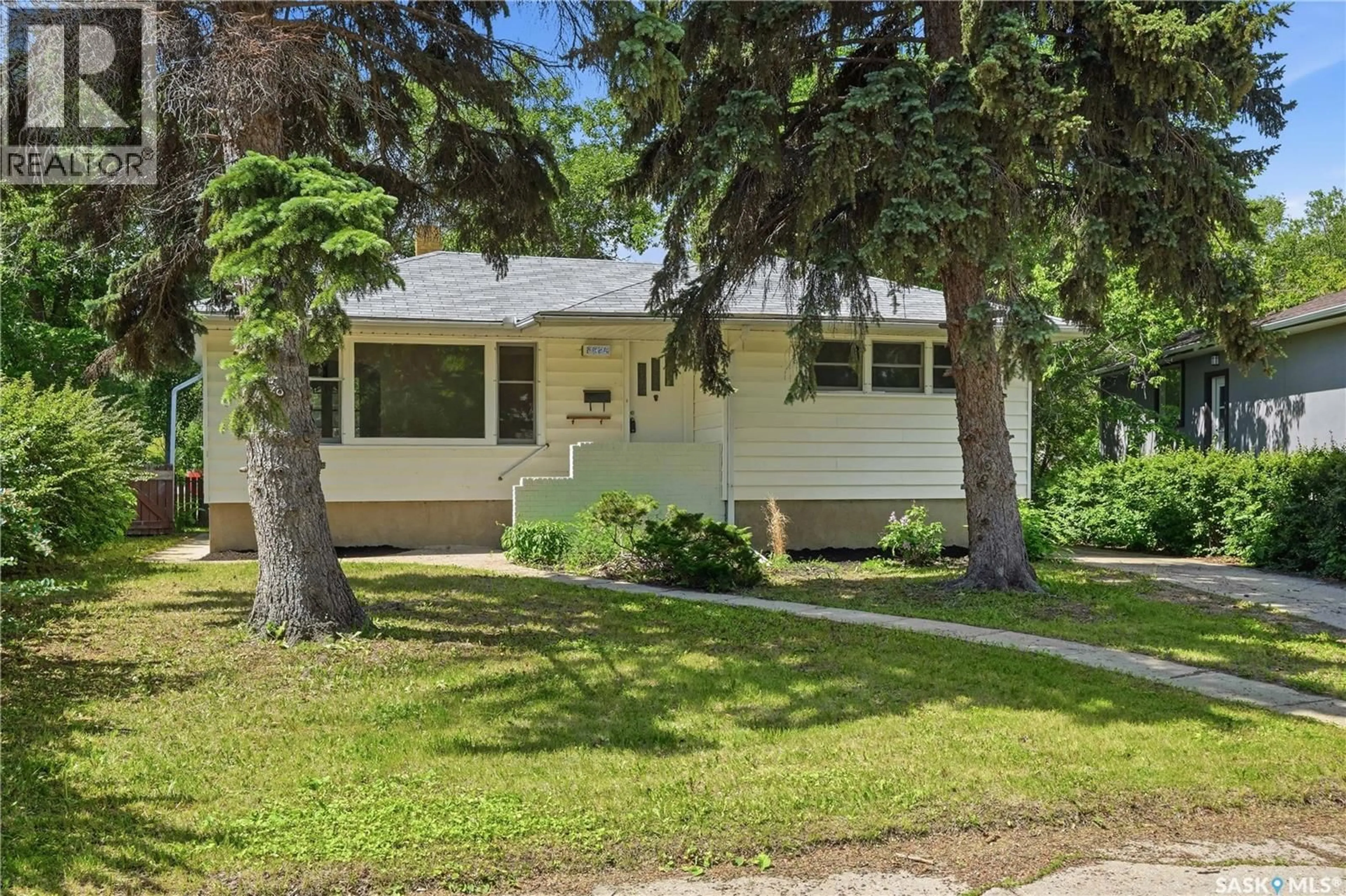 Home with vinyl exterior material, street for 2928 QUEEN STREET, Regina Saskatchewan S4S2E4