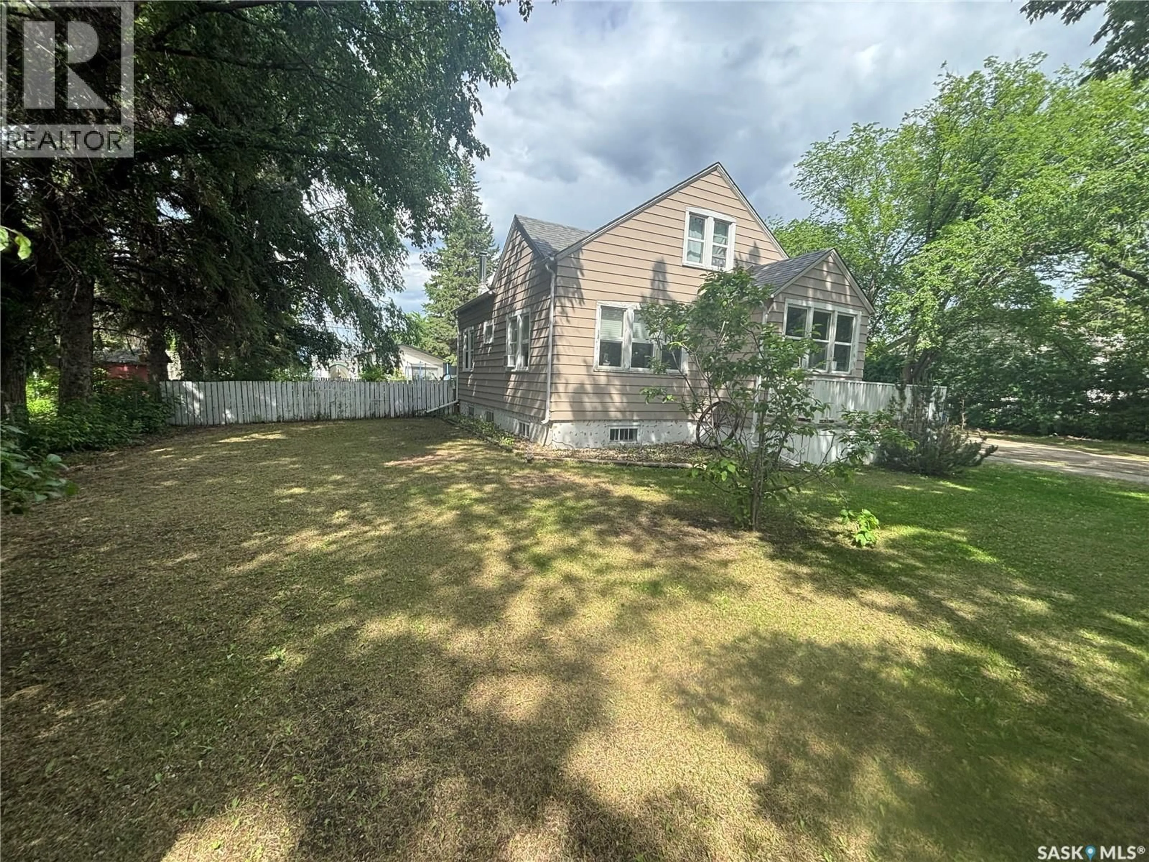 A pic from outside/outdoor area/front of a property/back of a property/a pic from drone, unknown for 208 STOVEL AVENUE, Melfort Saskatchewan S0E1A0