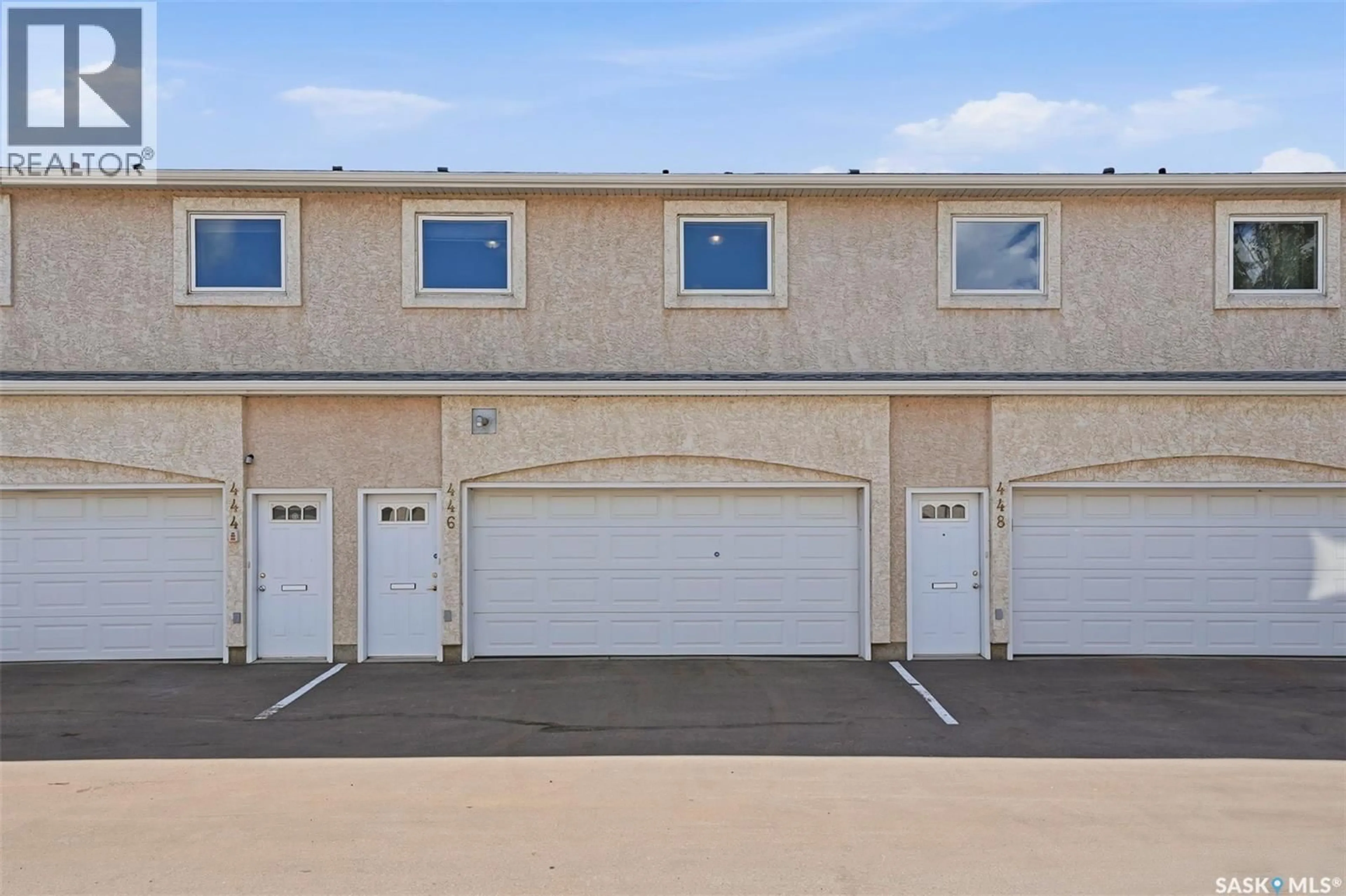 Indoor garage for 446 PEREHUDOFF CRESCENT, Saskatoon Saskatchewan S7N4R2