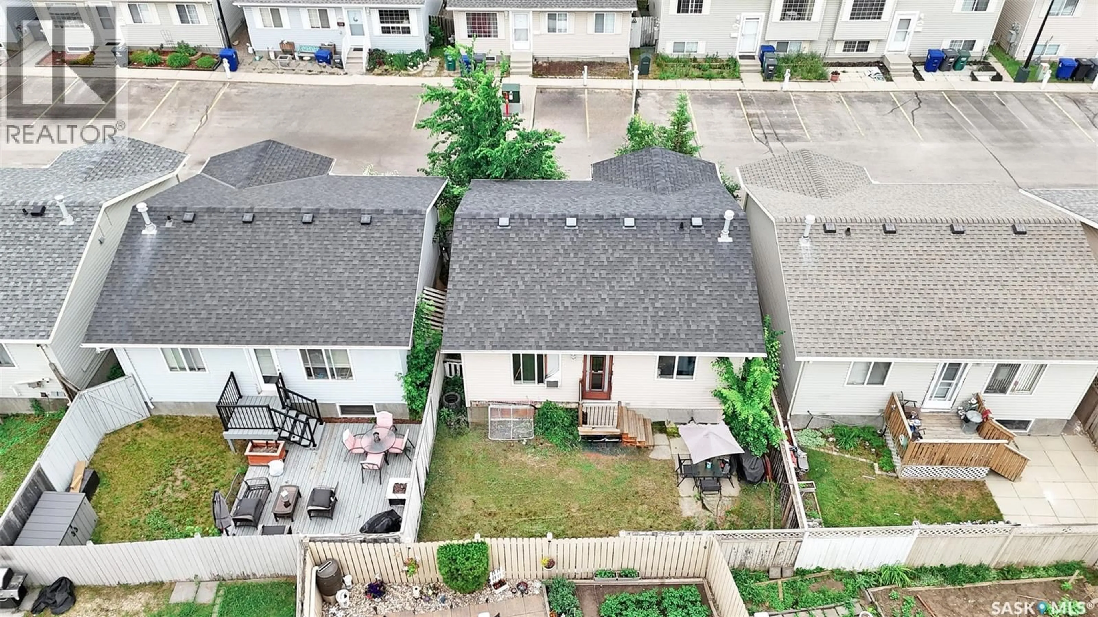 A pic from outside/outdoor area/front of a property/back of a property/a pic from drone, unknown for 14 127 GROPPER CRESCENT, Saskatoon Saskatchewan S7M5W2
