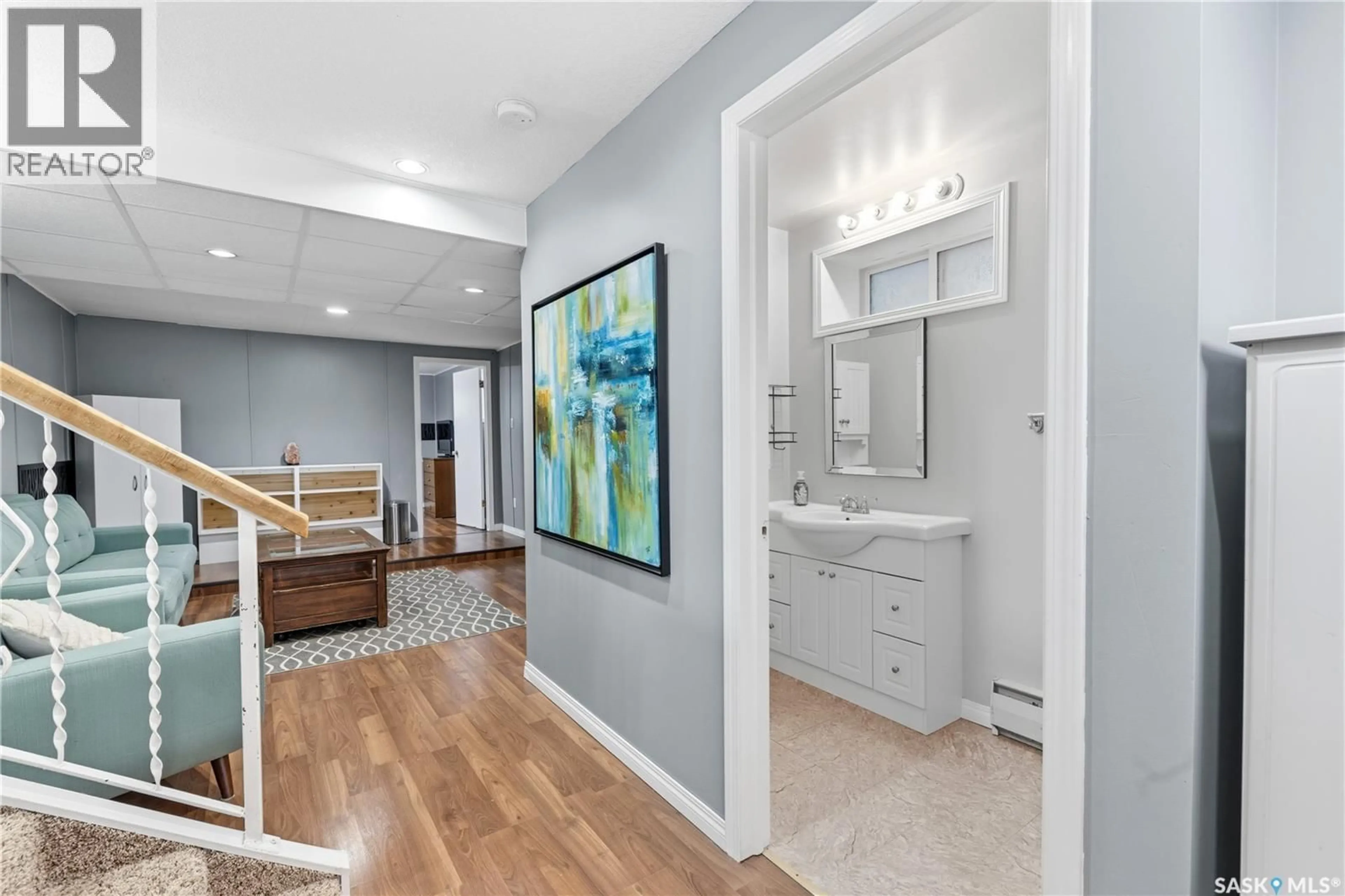 Indoor entryway for 25 QU'APPELLE DRIVE, Lumsden Saskatchewan S0G3C0