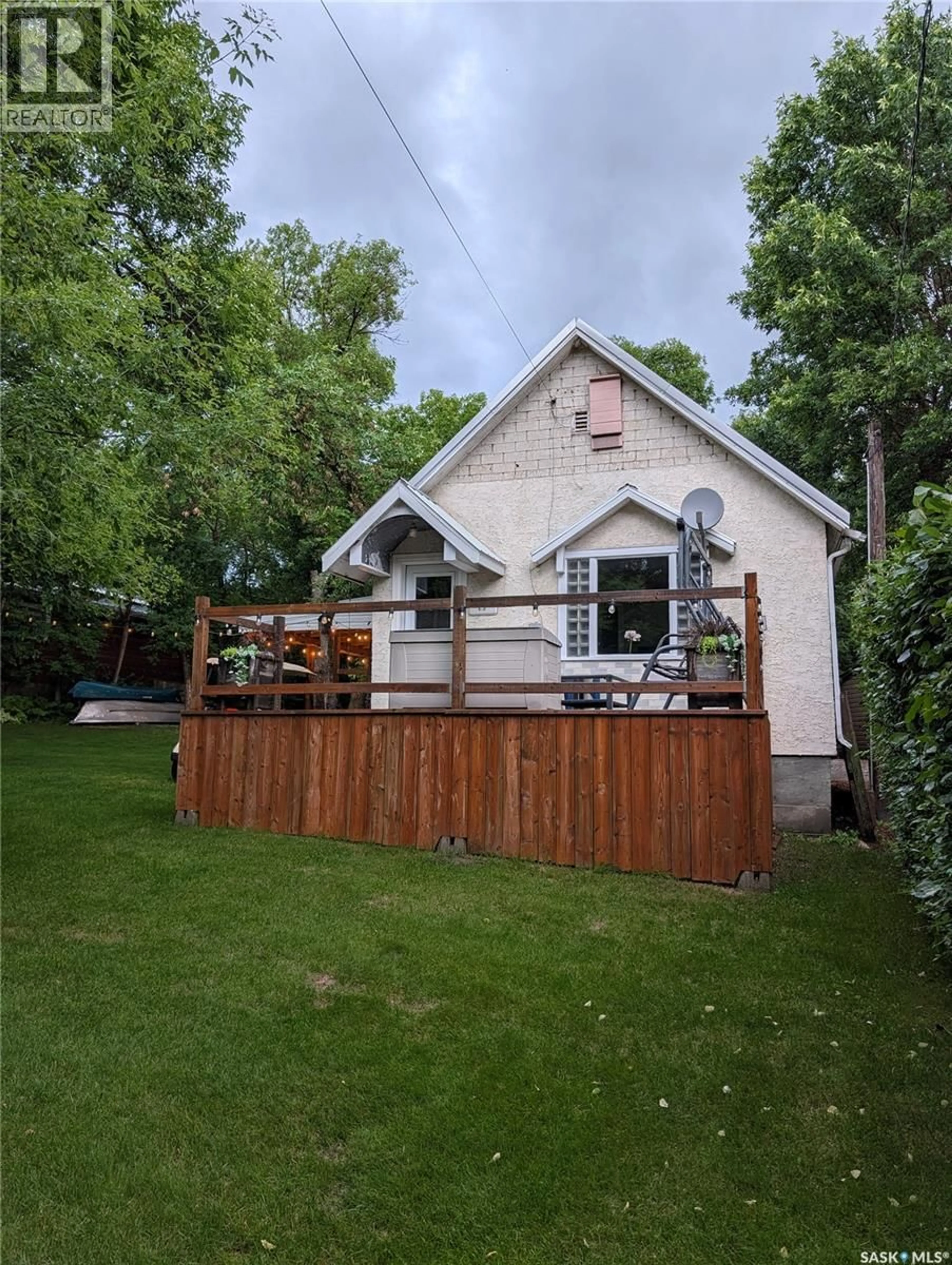 A pic from outside/outdoor area/front of a property/back of a property/a pic from drone, unknown for 106 METROPOLITAN DRIVE, South Lake Saskatchewan S6H7W6