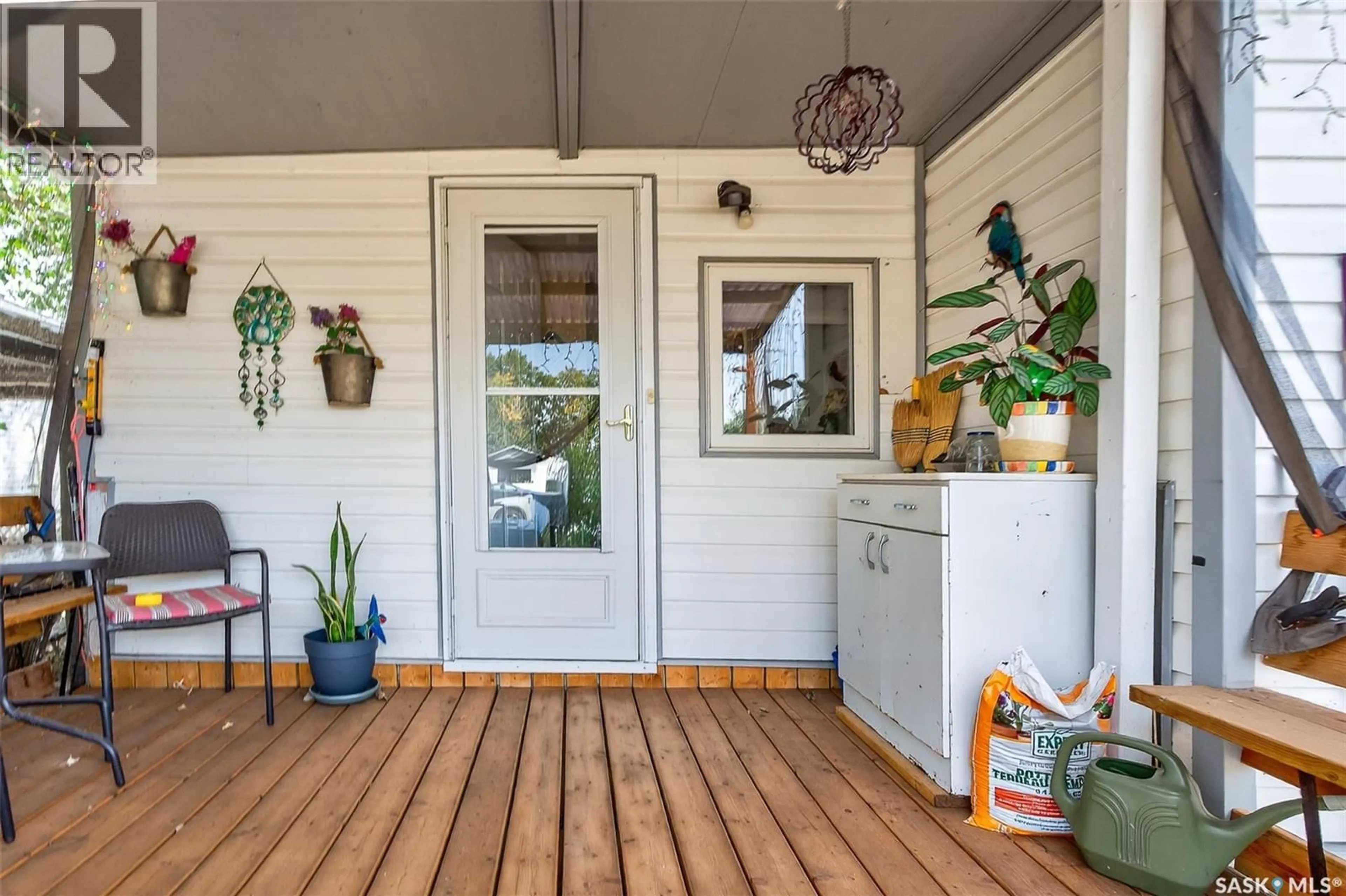 Indoor entryway for B19 - 1455 9TH AVENUE, Moose Jaw Saskatchewan S6H1C6