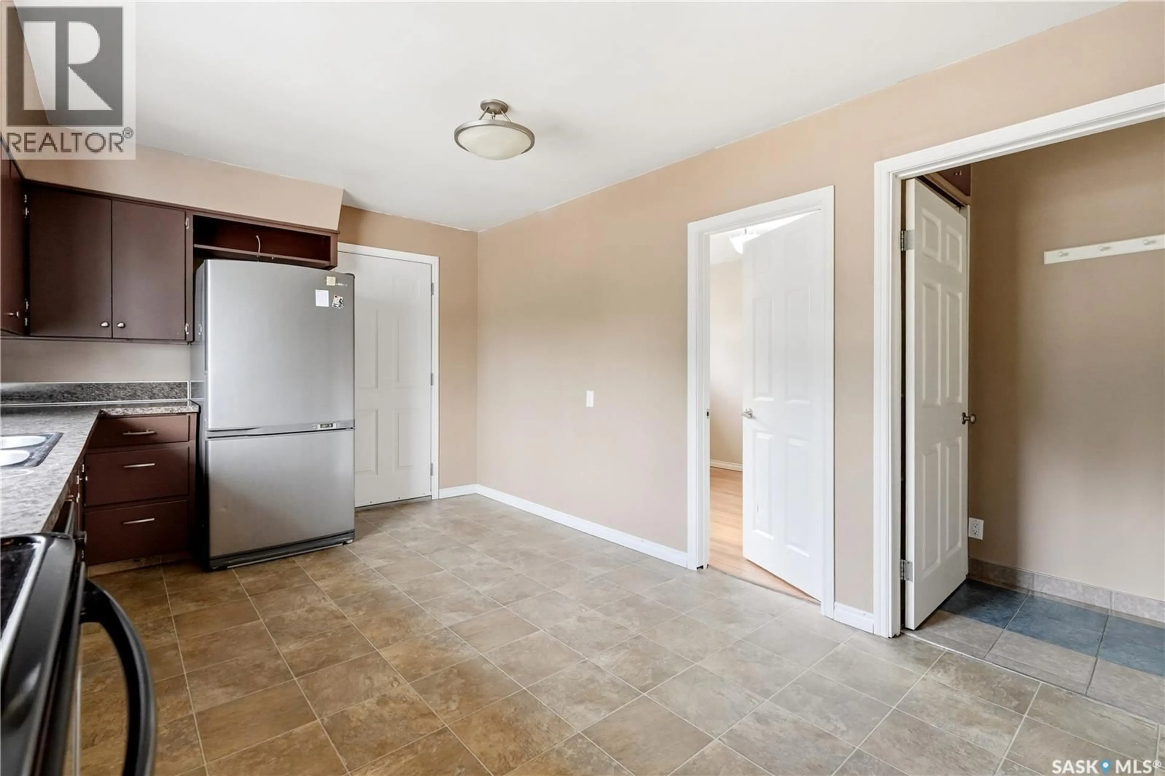 A pic of a room for 1086 9TH AVENUE, Moose Jaw Saskatchewan S6H5X5
