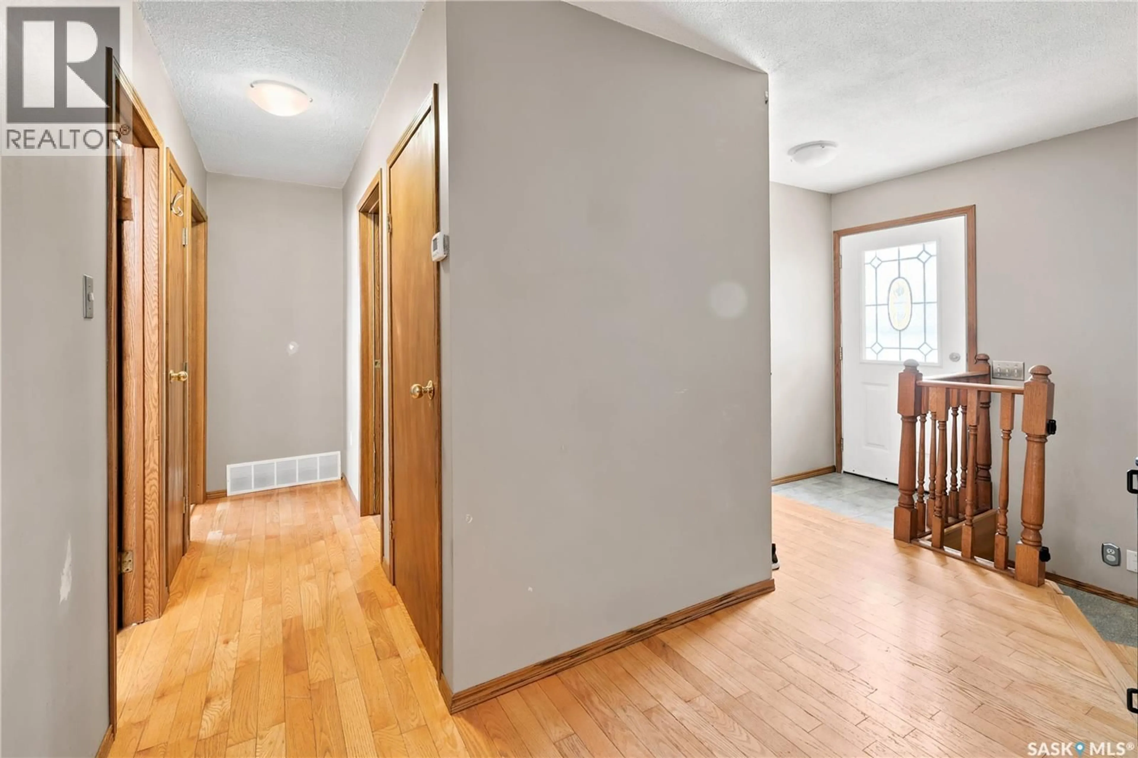 Indoor entryway for 1434 HOCHELAGA STREET W, Moose Jaw Saskatchewan S6H6G5