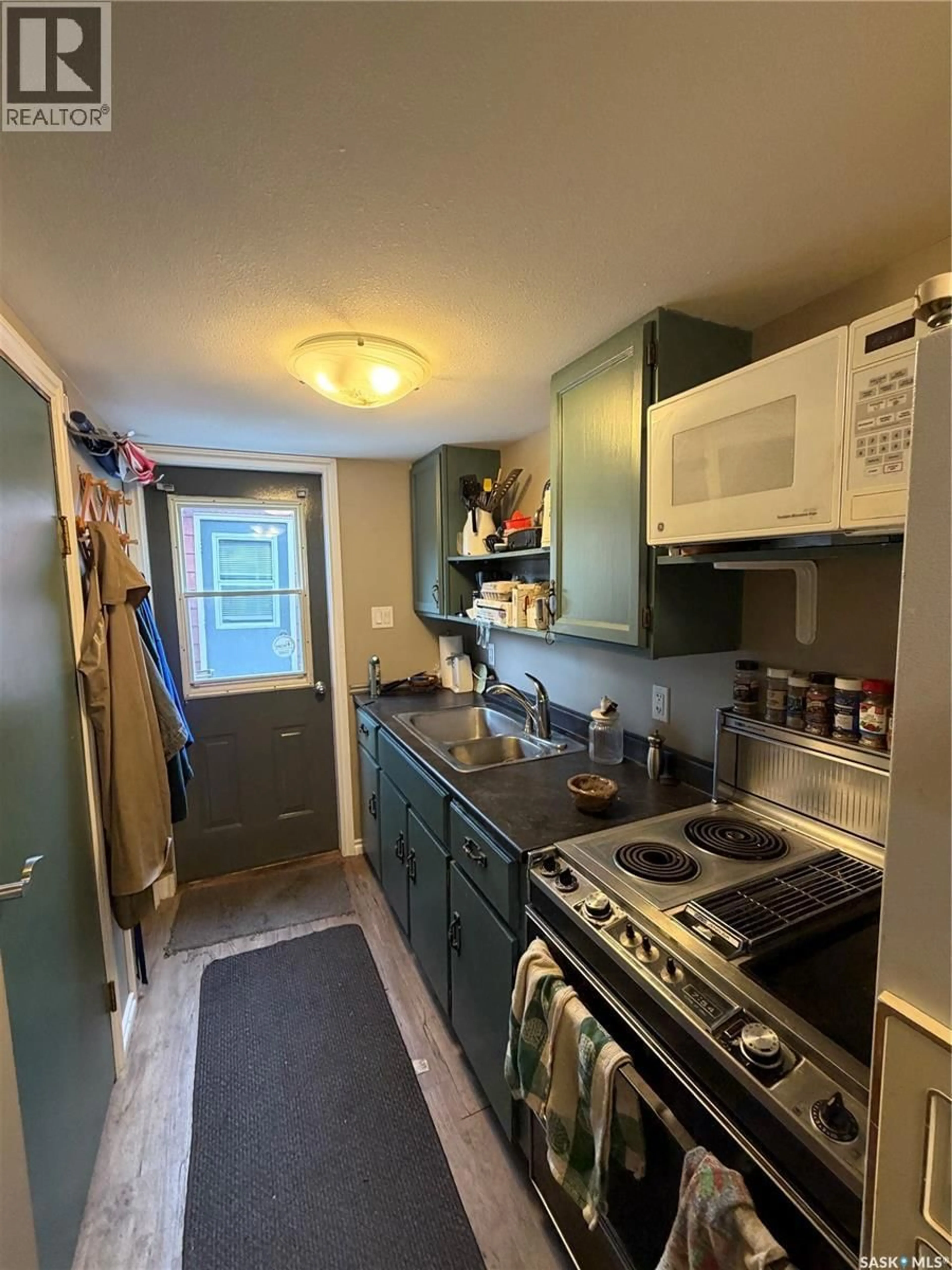 Standard kitchen, unknown for FINCH, Prince Albert National Park Saskatchewan S0J2Y0