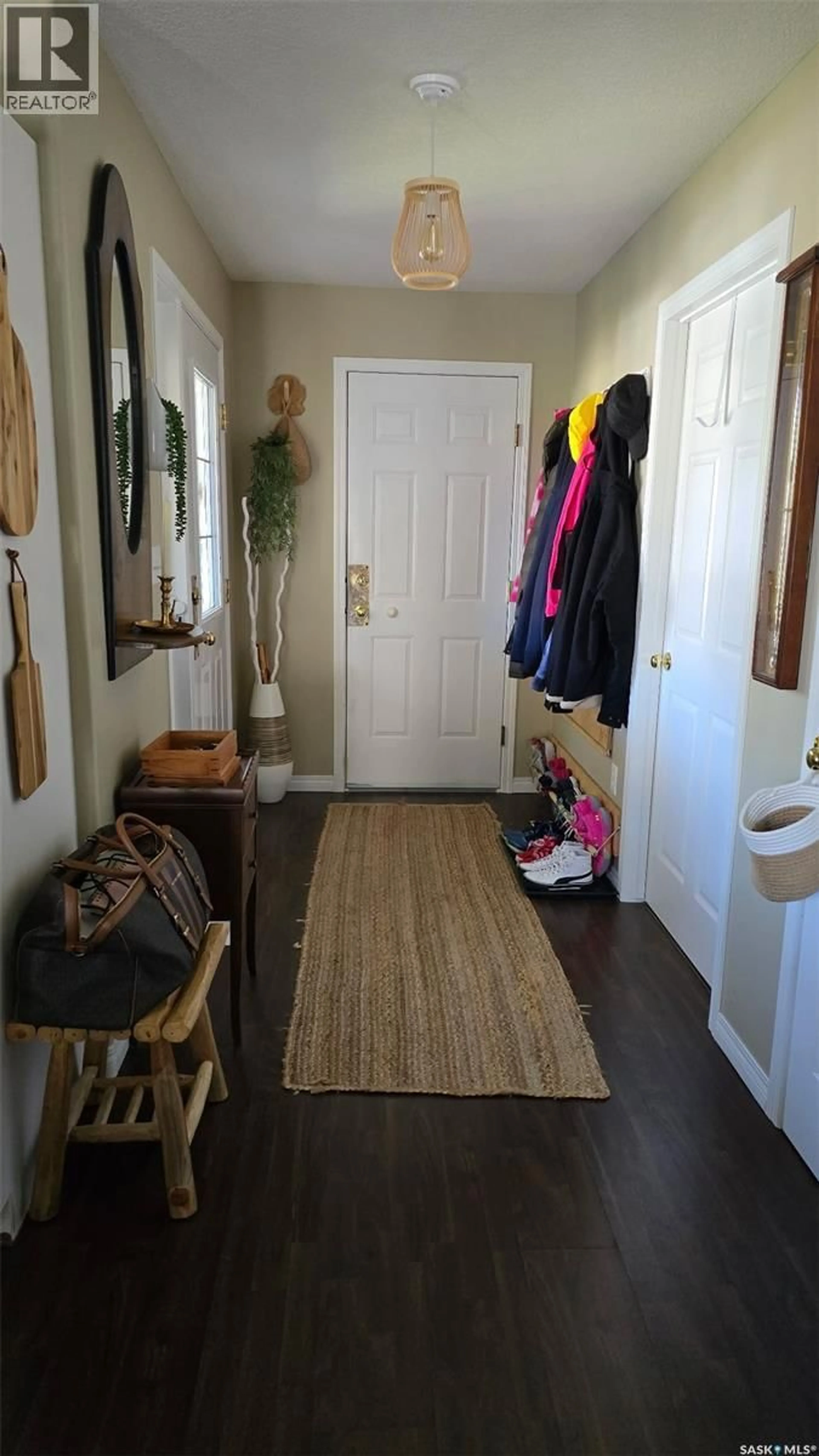 Indoor entryway for EAGLE VIEW WAY, Elk Ridge Saskatchewan S0J0N0