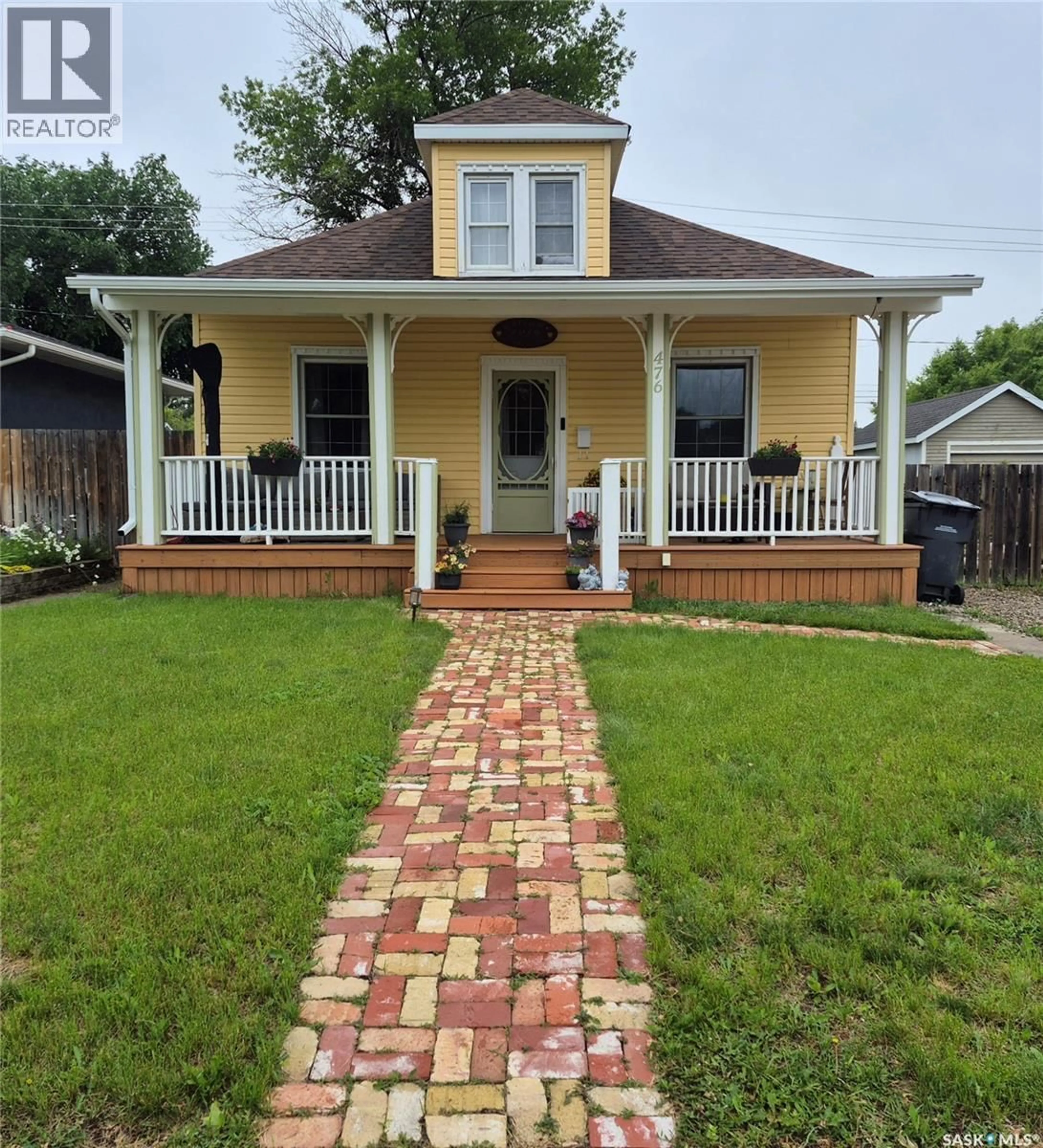 Home with brick exterior material, street for 476 9TH AVENUE, Swift Current Saskatchewan S9H2R4