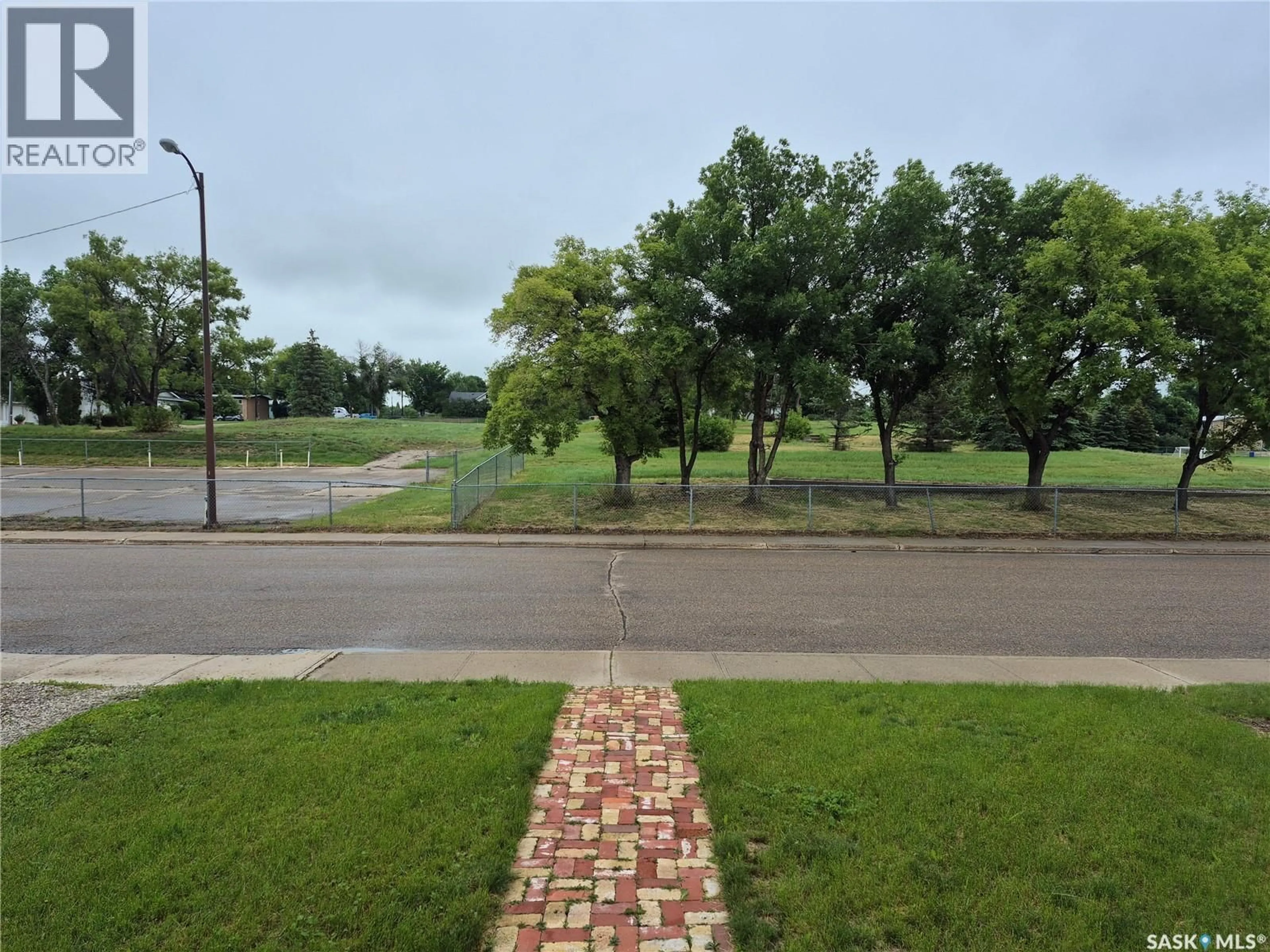 A pic from outside/outdoor area/front of a property/back of a property/a pic from drone, street for 476 9TH AVENUE, Swift Current Saskatchewan S9H2R4
