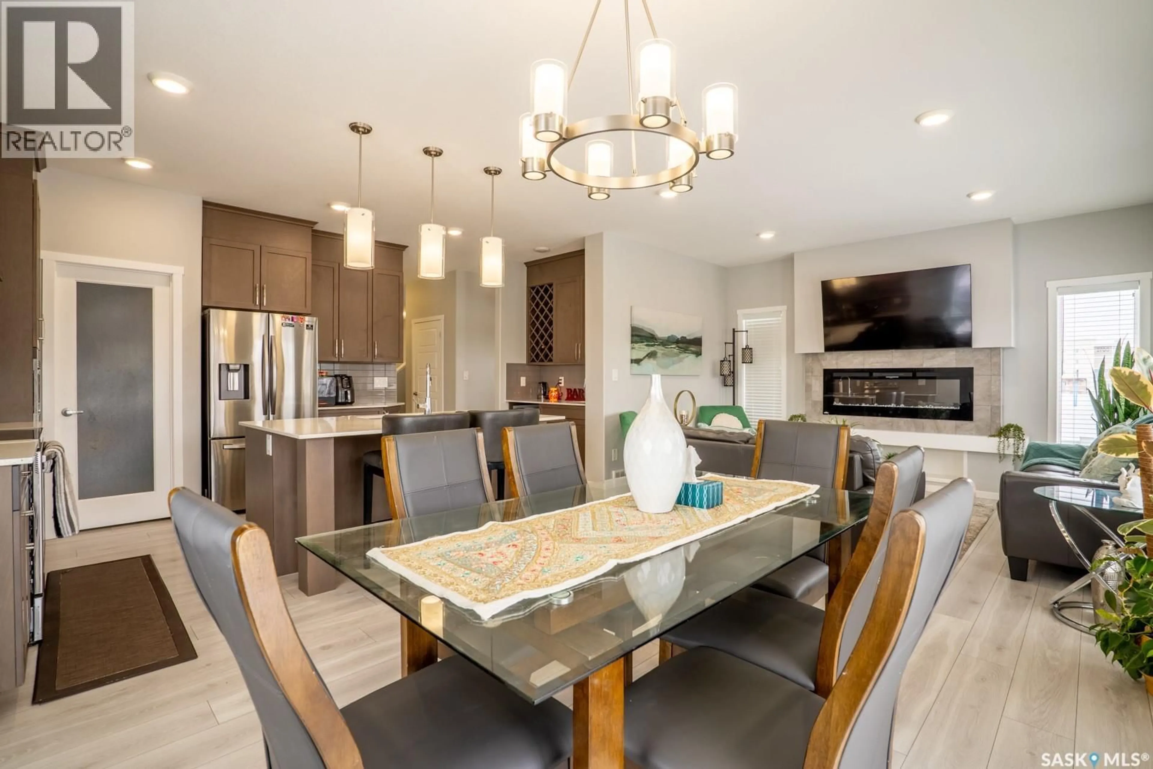 Contemporary kitchen, ceramic/tile floor for 5144 GREEN CRESCENT, Regina Saskatchewan S4V3S9