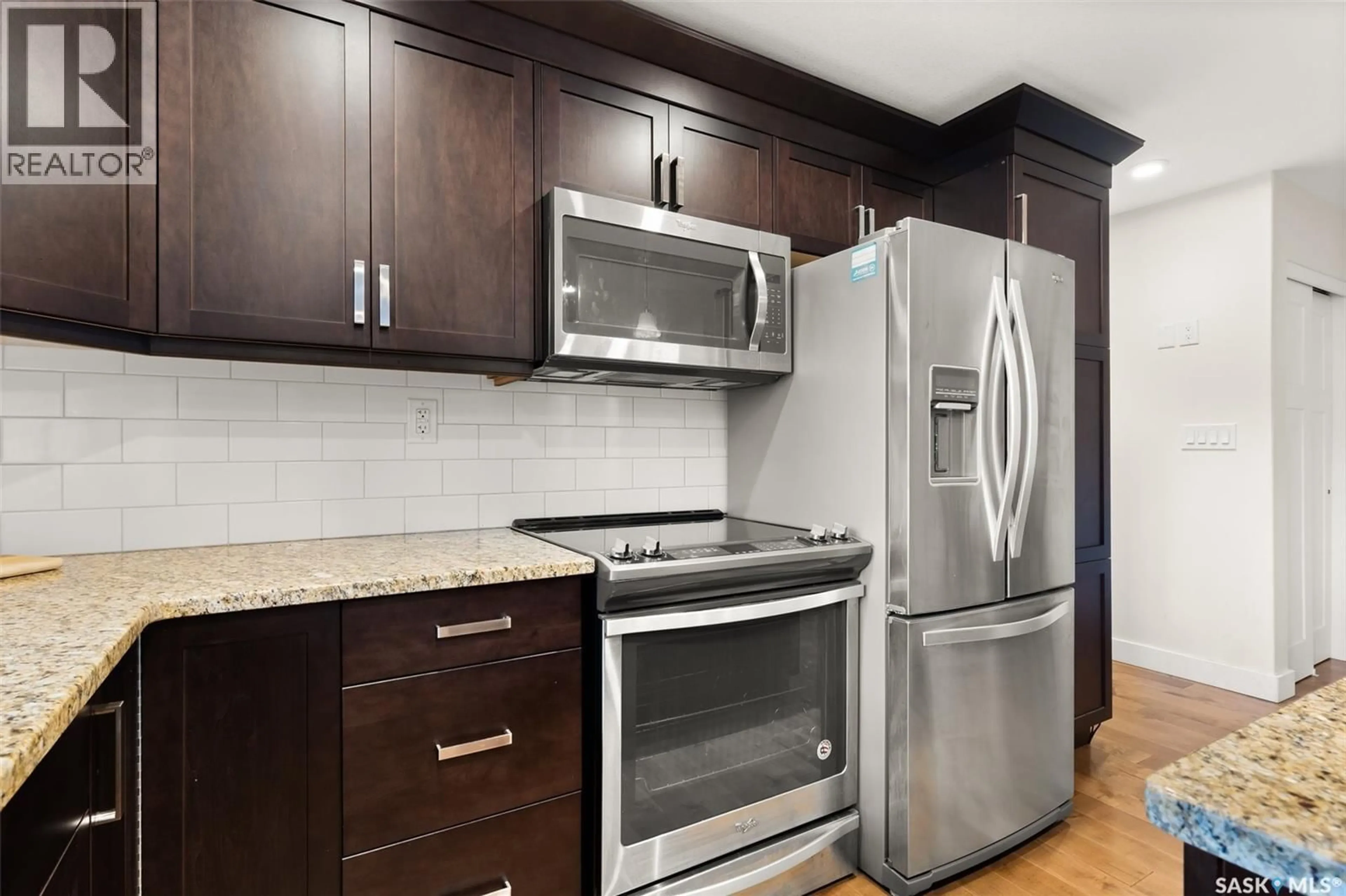 Standard kitchen, unknown for 303 - 1863 RAE STREET, Regina Saskatchewan S4T2E3