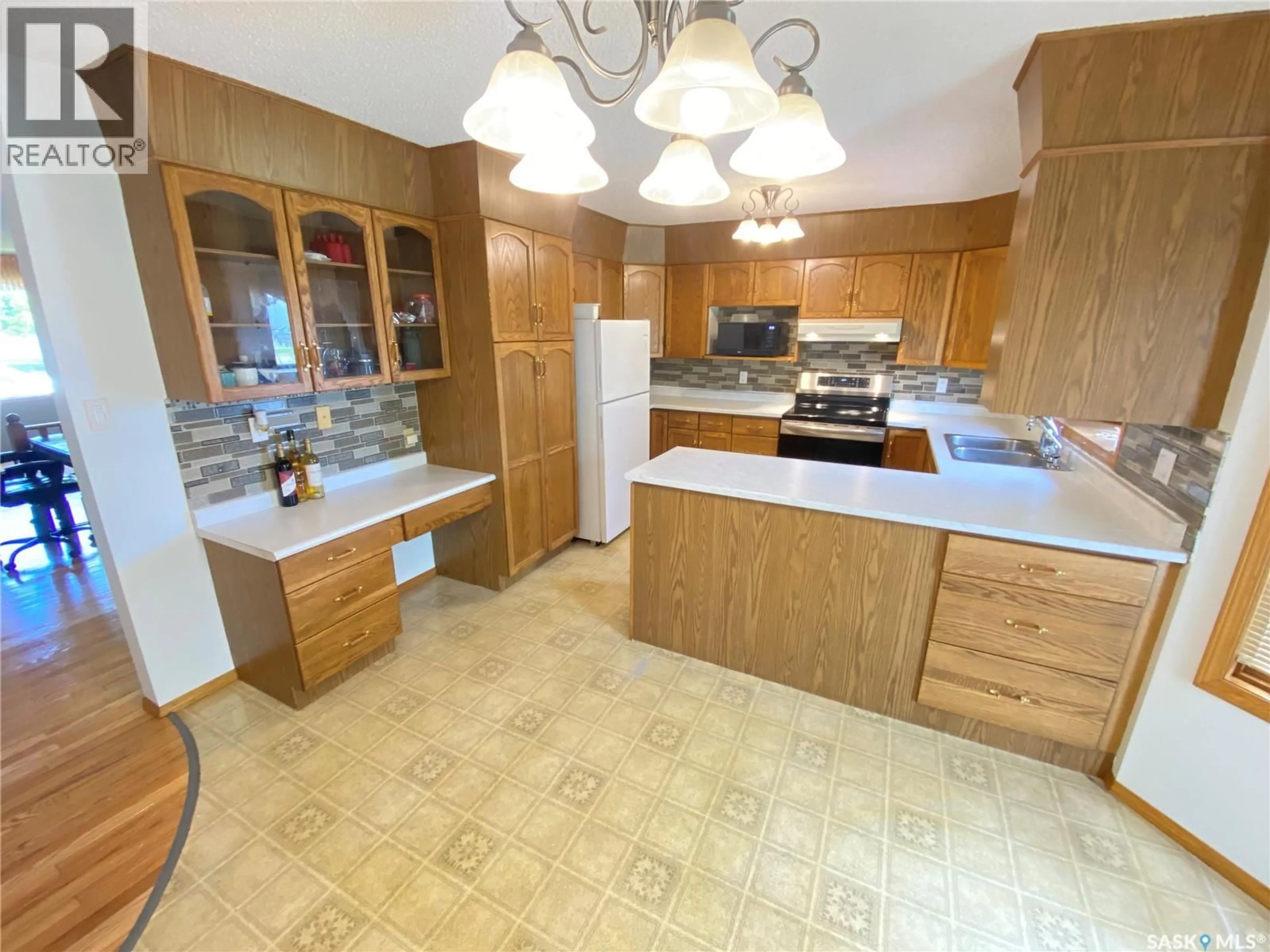 Standard kitchen, ceramic/tile floor for 18 BLACKWELL CRESCENT, Yorkton Saskatchewan S3N3Y3
