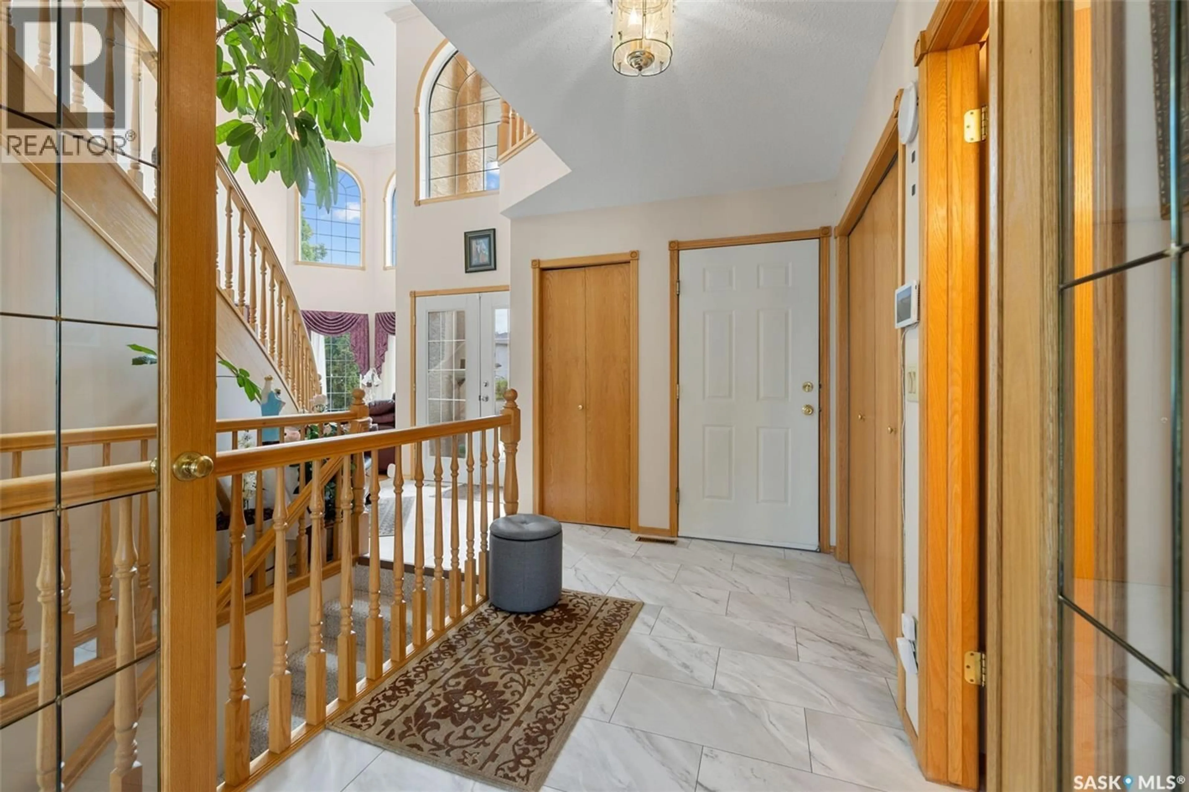 Indoor foyer for 5516 LIEBEL CRESCENT, Regina Saskatchewan S4X4G9