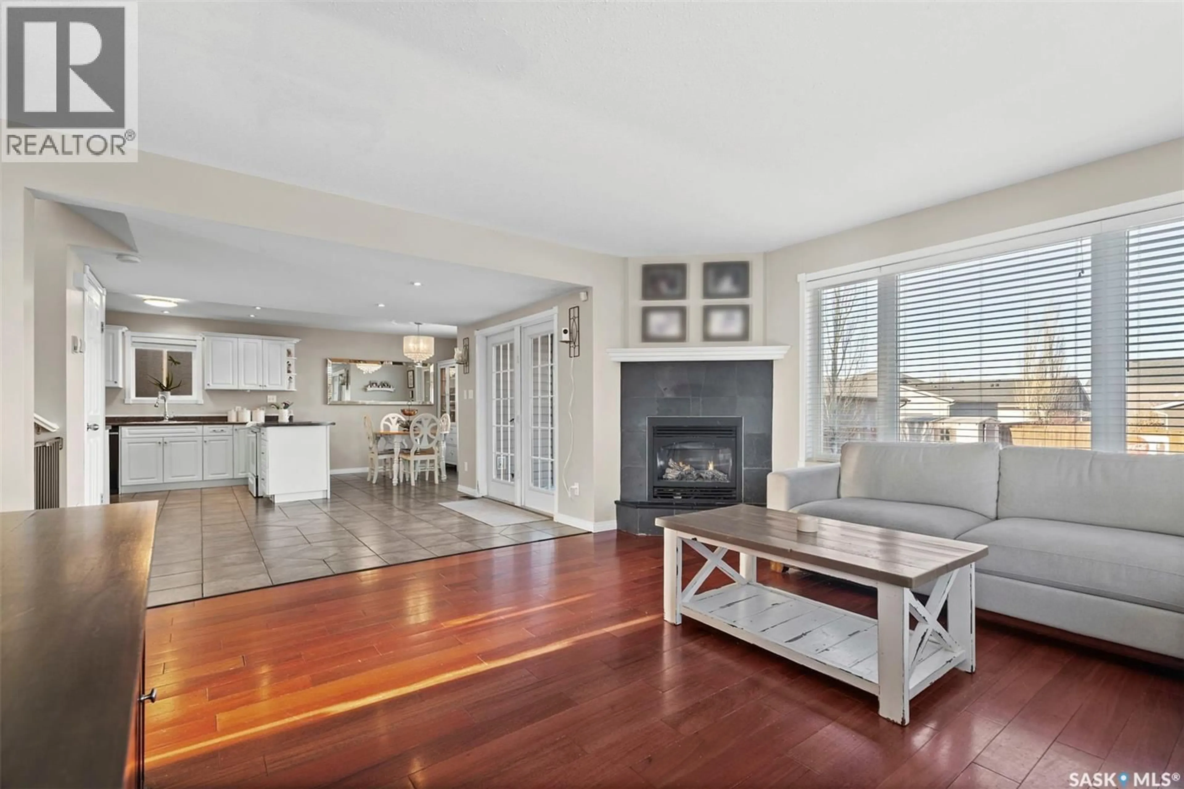 Open concept kitchen, unknown for 813 SANDY RISE, Martensville Saskatchewan S0K2T2