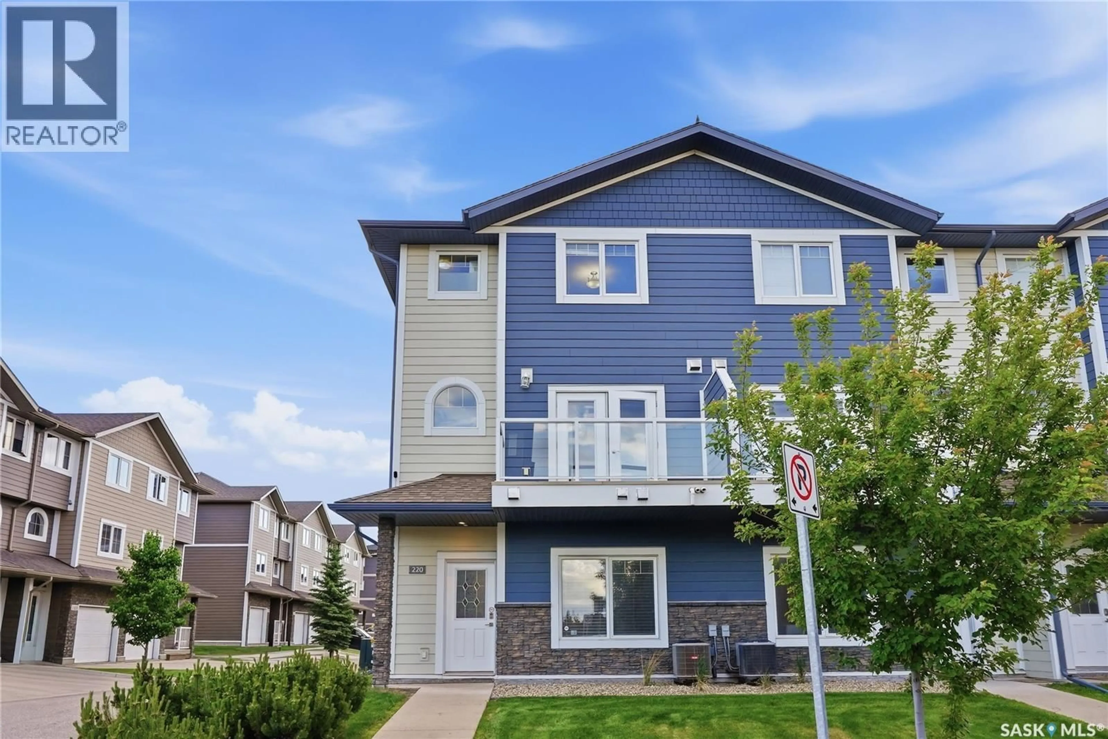 Home with vinyl exterior material, street for 212 - 220 WILLIS CRESCENT, Saskatoon Saskatchewan S7T0R6