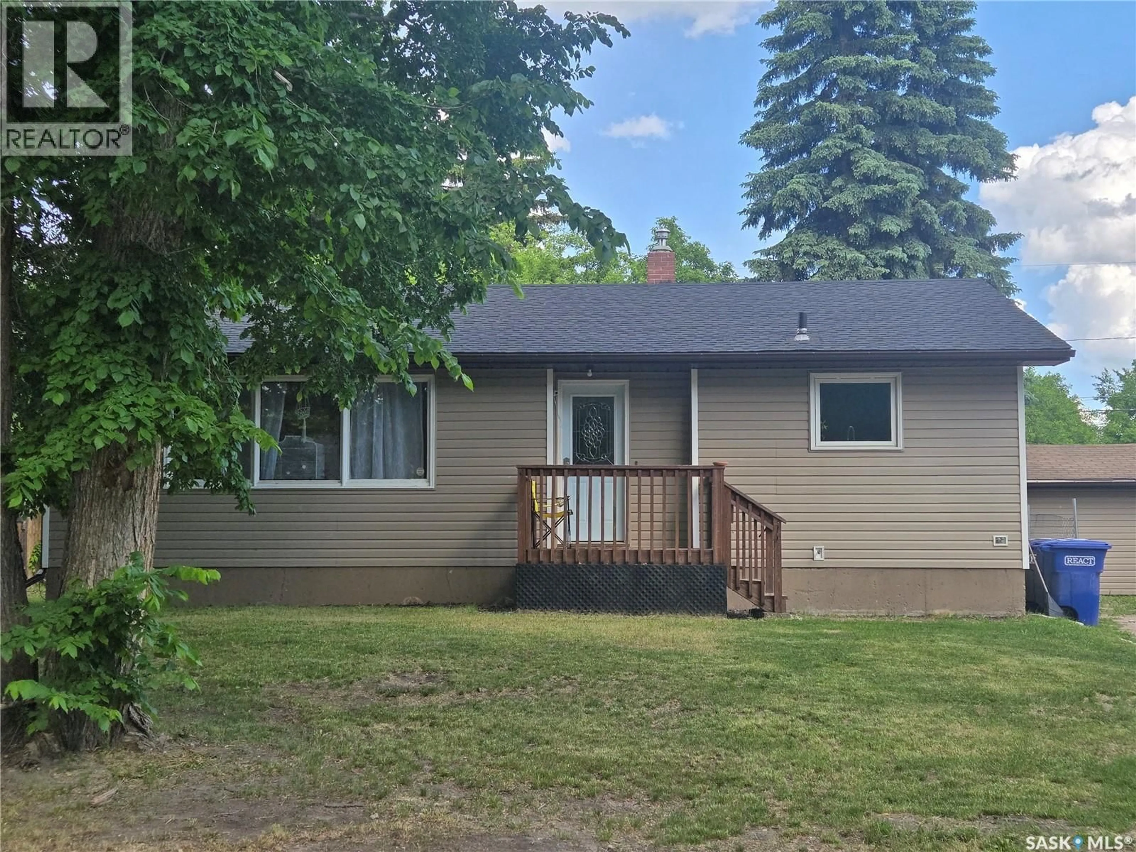Home with vinyl exterior material, street for 27 ANTRIM STREET, Lanigan Saskatchewan S0K2M0