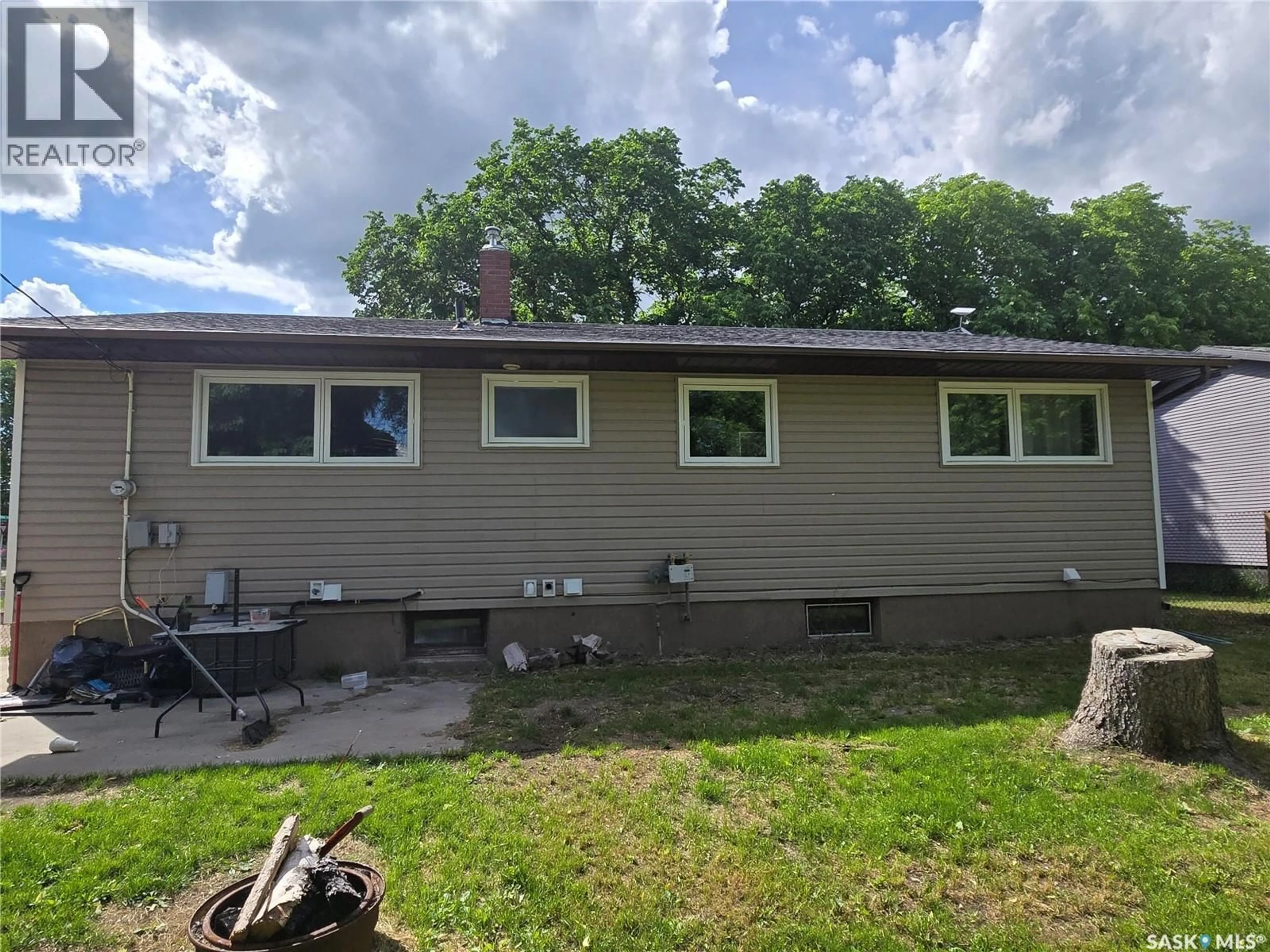 Home with vinyl exterior material, building for 27 ANTRIM STREET, Lanigan Saskatchewan S0K2M0