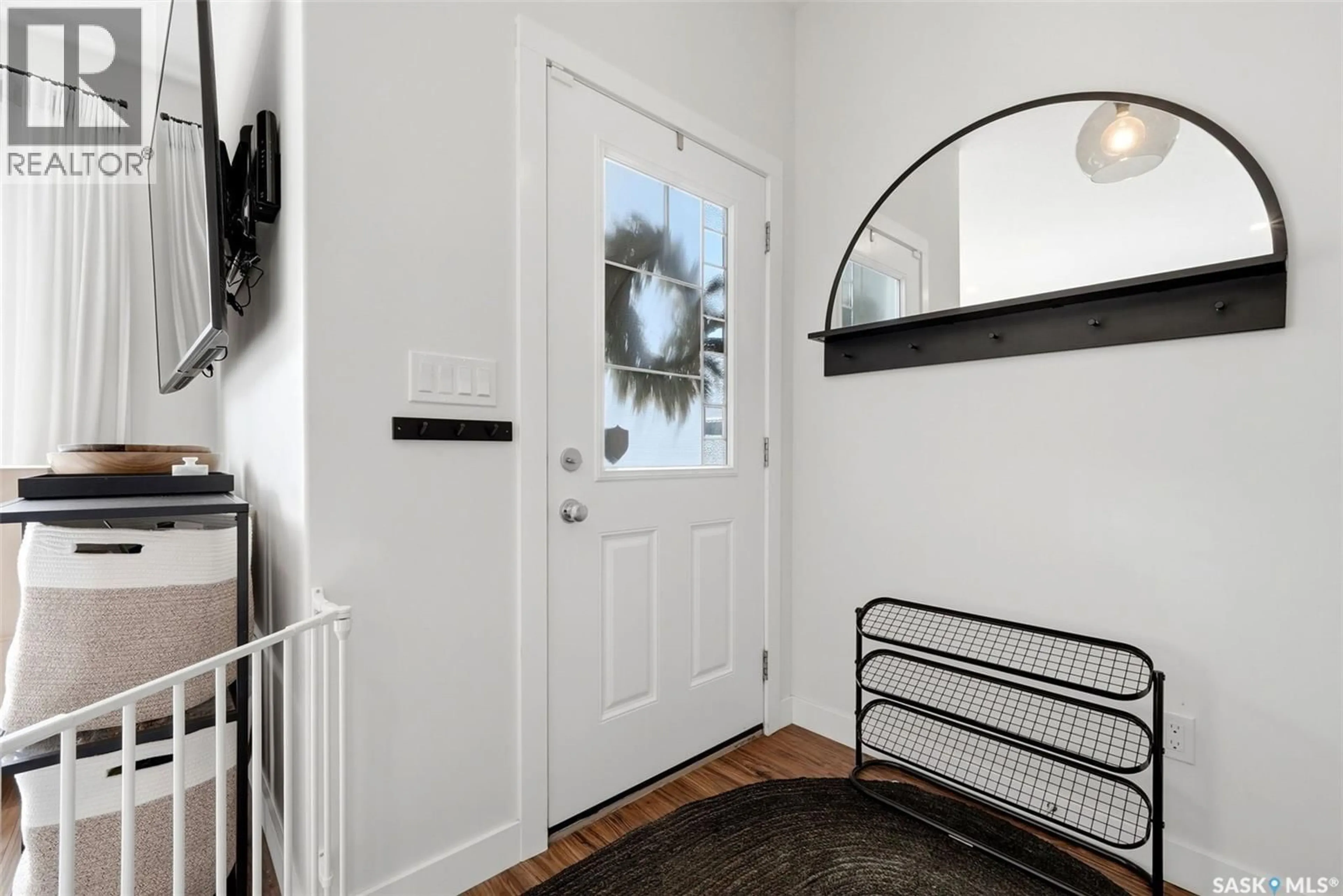 Indoor entryway for 2174 ELLIOTT STREET, Regina Saskatchewan S4N3H2