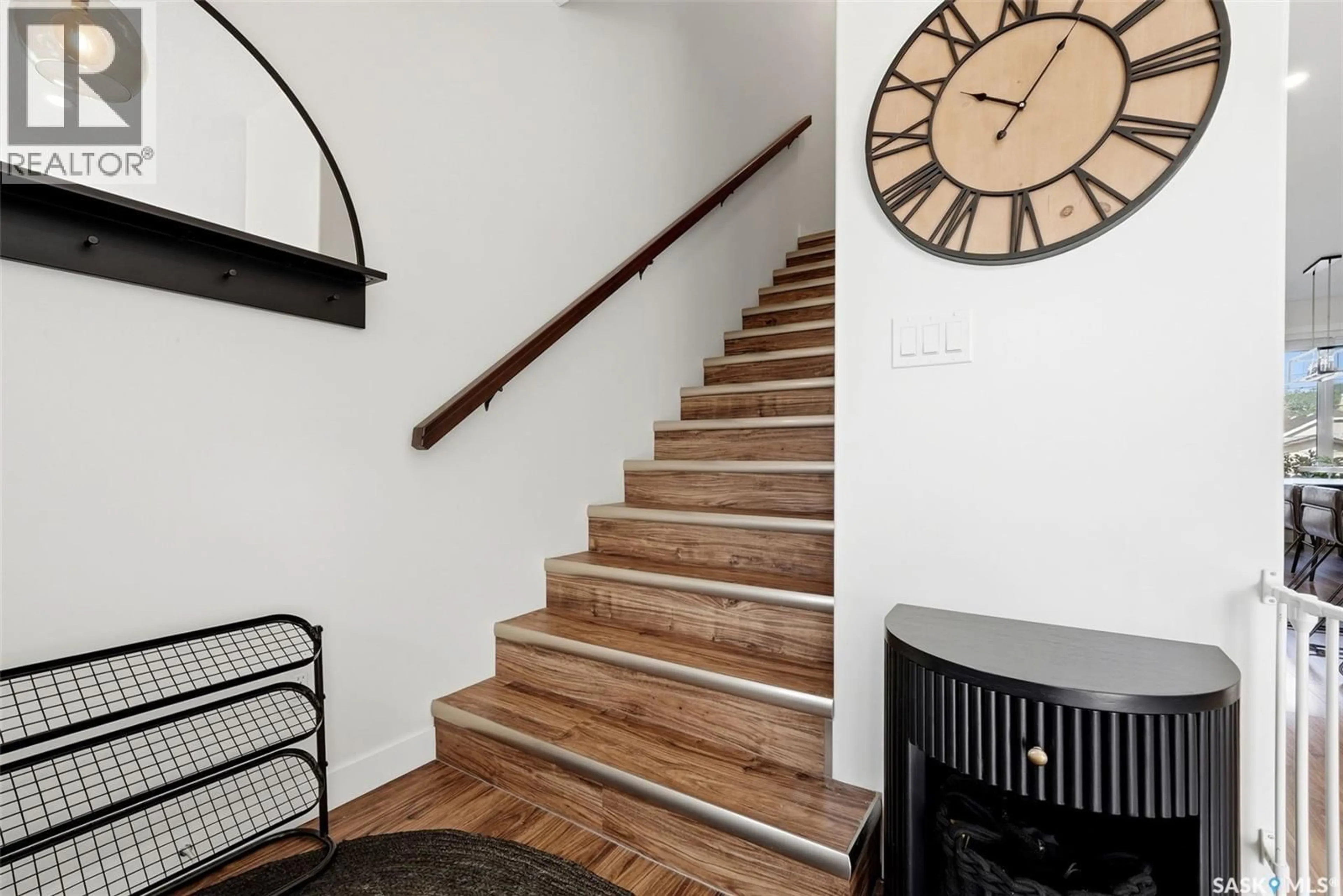Stairs for 2174 ELLIOTT STREET, Regina Saskatchewan S4N3H2