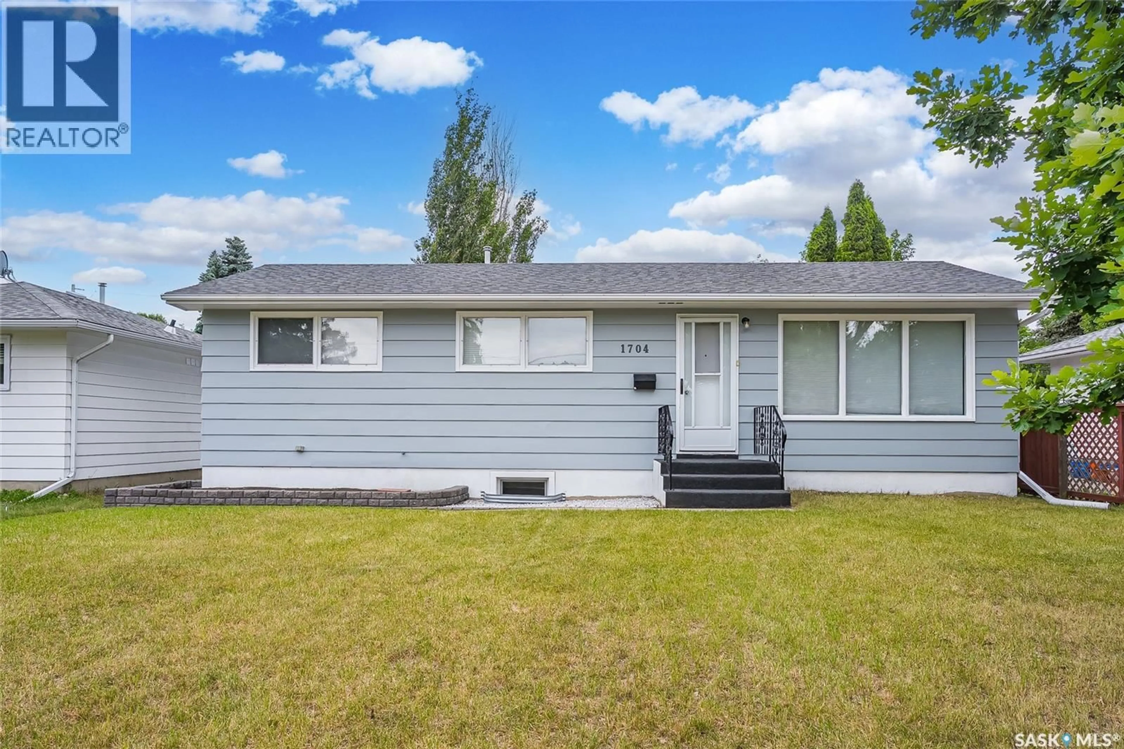 Home with vinyl exterior material, unknown for S - 1704 PRESTON AVENUE, Saskatoon Saskatchewan S7H2V8