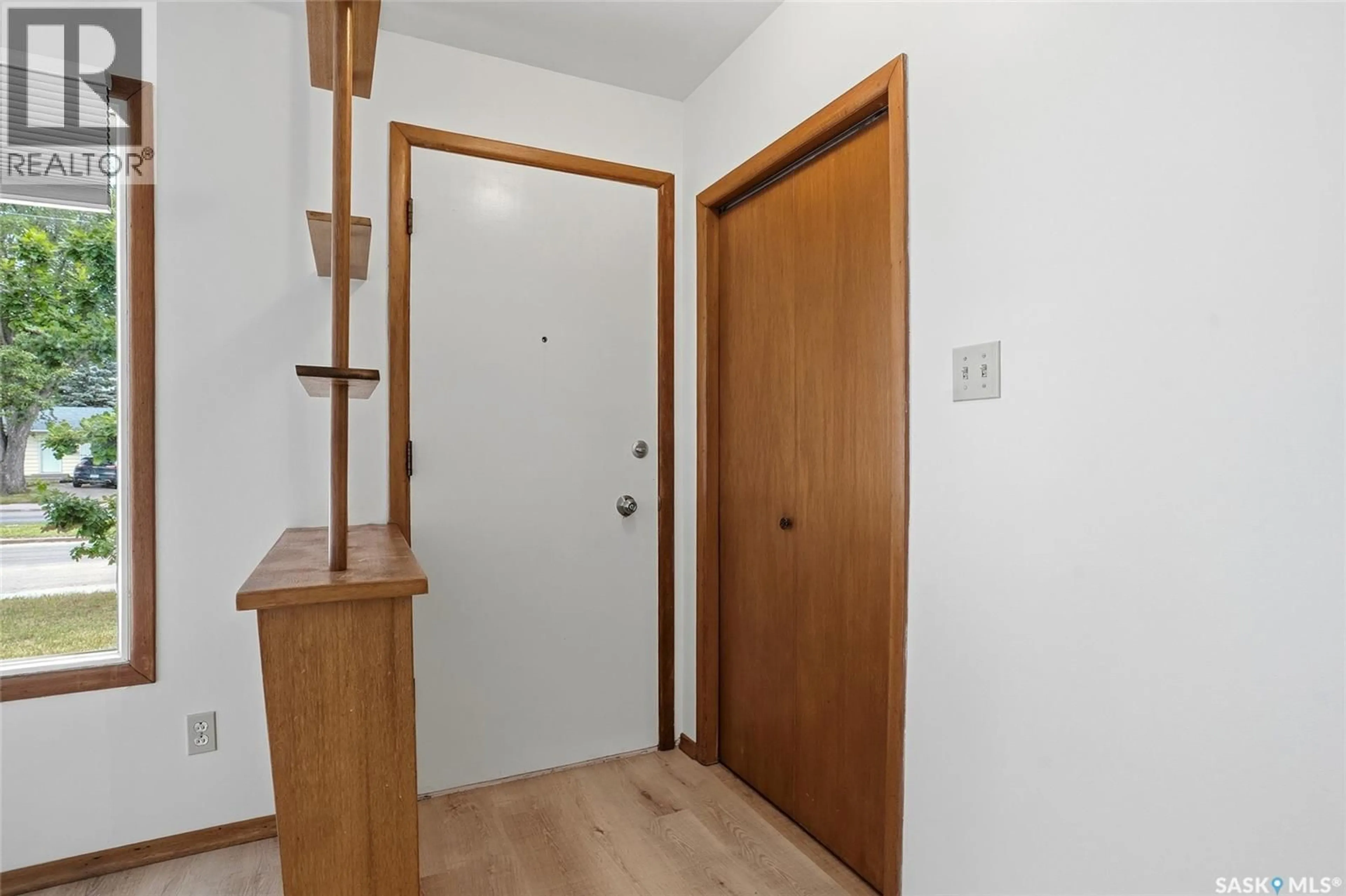 Indoor entryway for S - 1704 PRESTON AVENUE, Saskatoon Saskatchewan S7H2V8