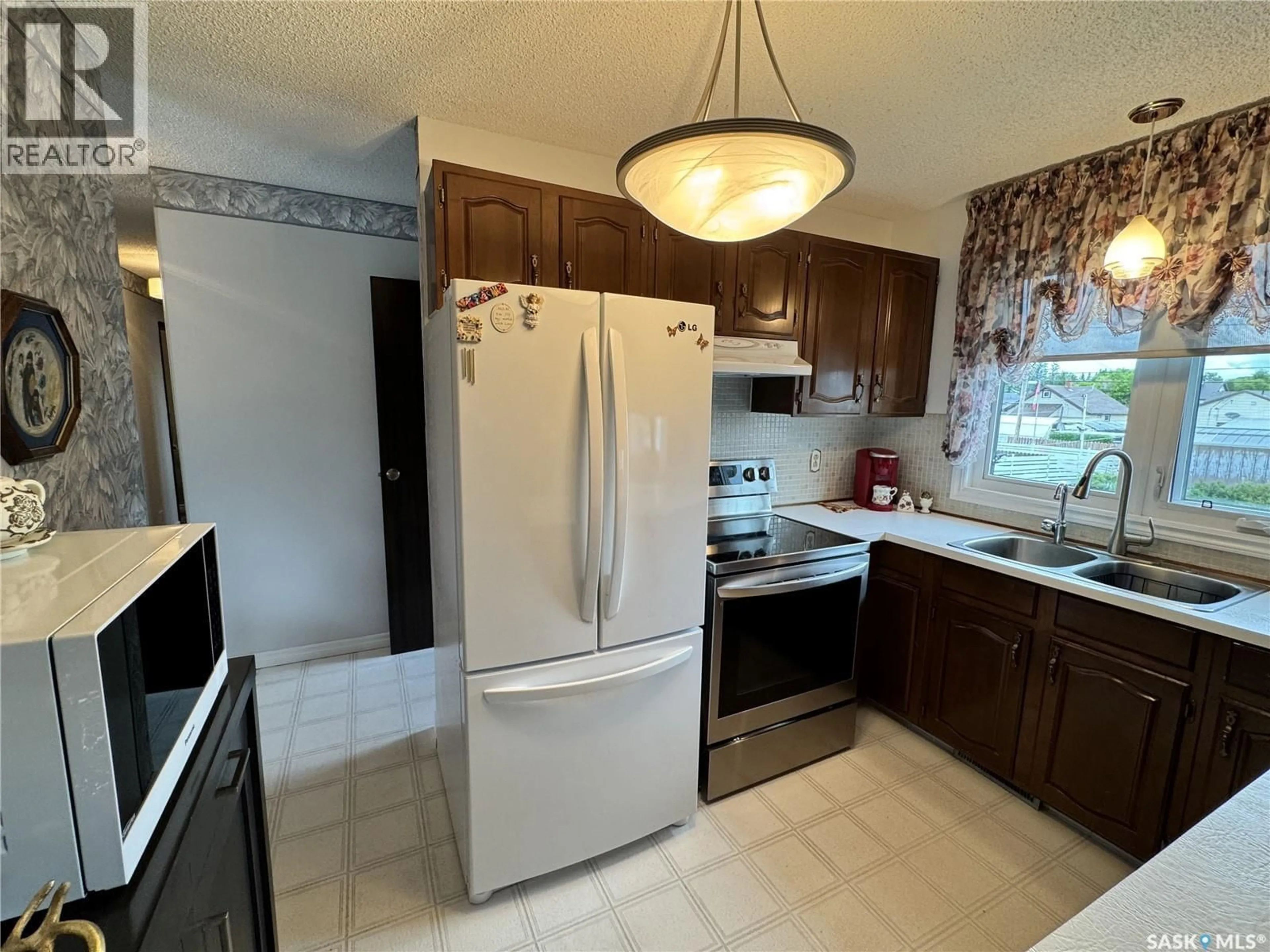 Standard kitchen, ceramic/tile floor for 313 5TH AVENUE, Biggar Saskatchewan S0K0M0