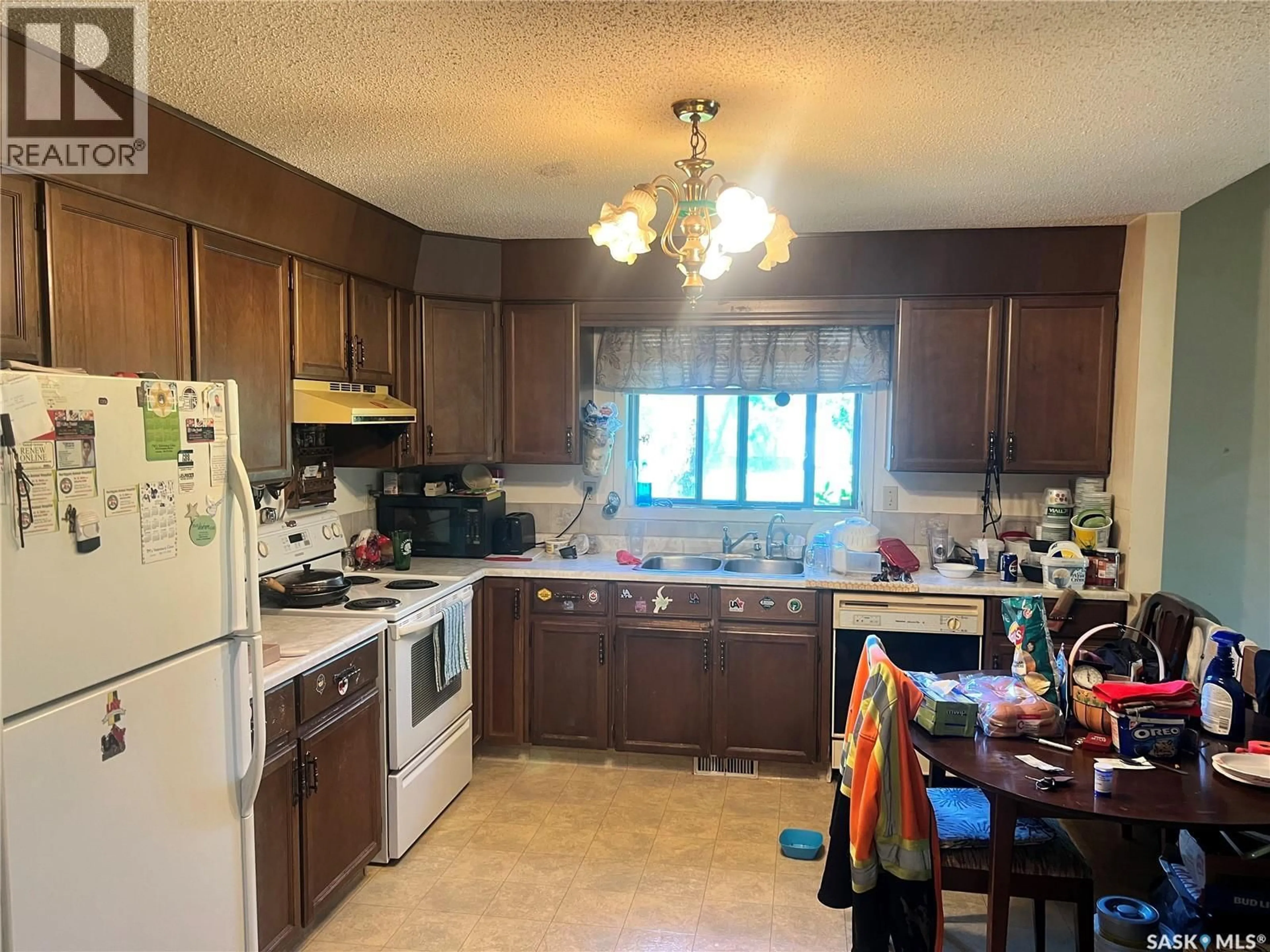 Standard kitchen, unknown for 561 FORD STREET, Bethune Saskatchewan S0G0H0