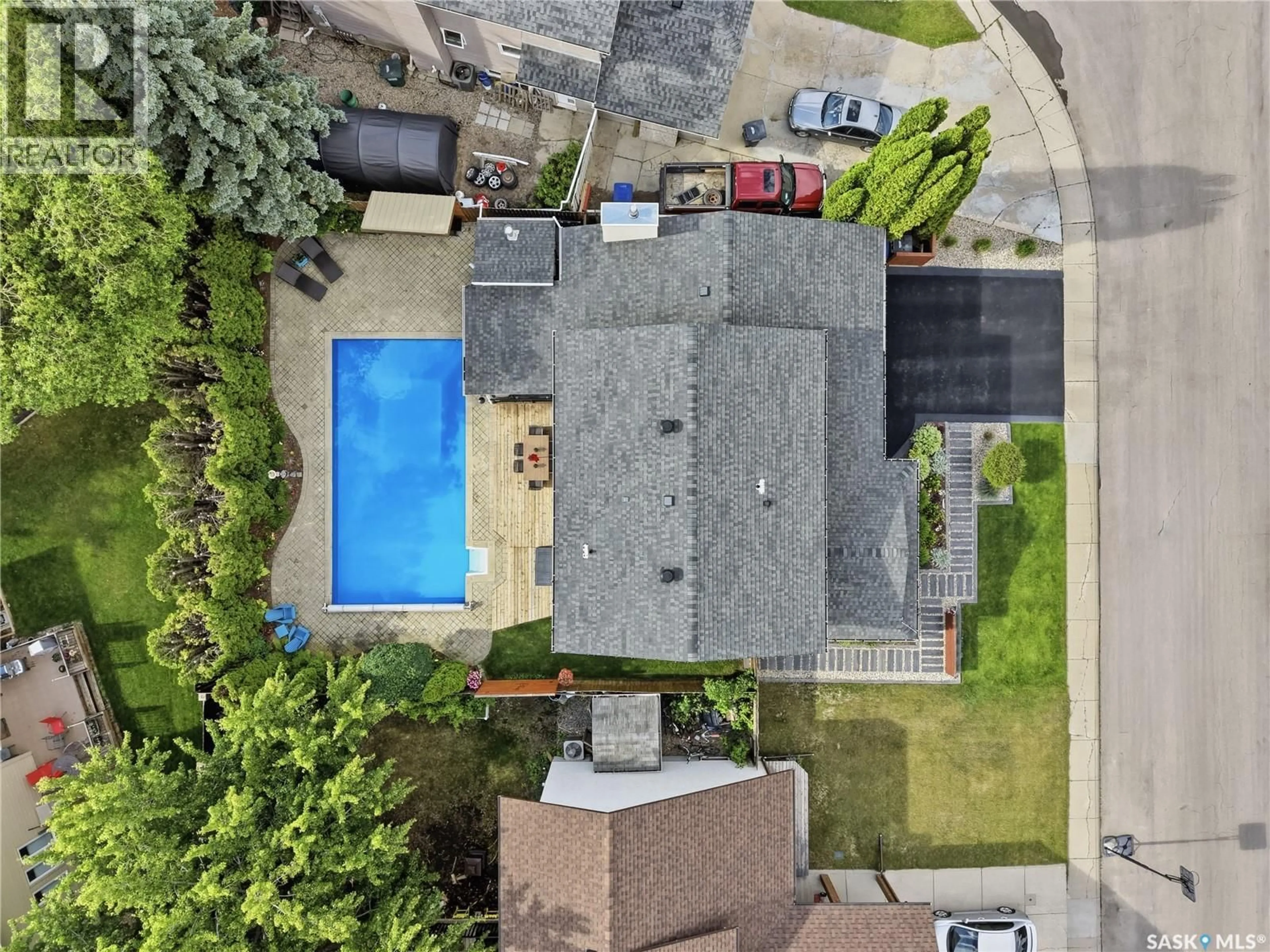 A pic from outside/outdoor area/front of a property/back of a property/a pic from drone, street for 306 NOKOMIS PLACE, Saskatoon Saskatchewan S7K5E2