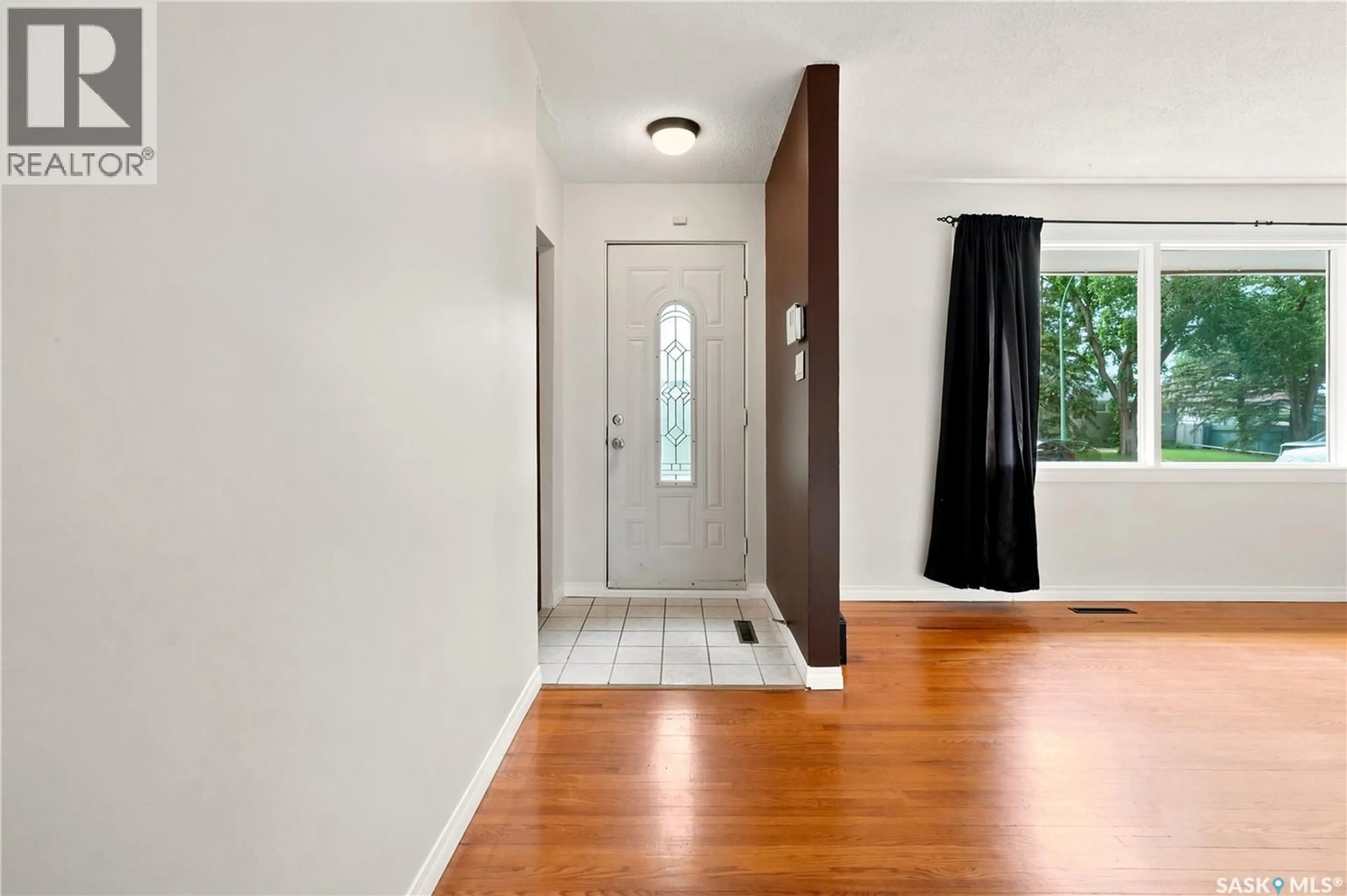 Indoor entryway for 2509 LACON STREET, Regina Saskatchewan S4N2A2