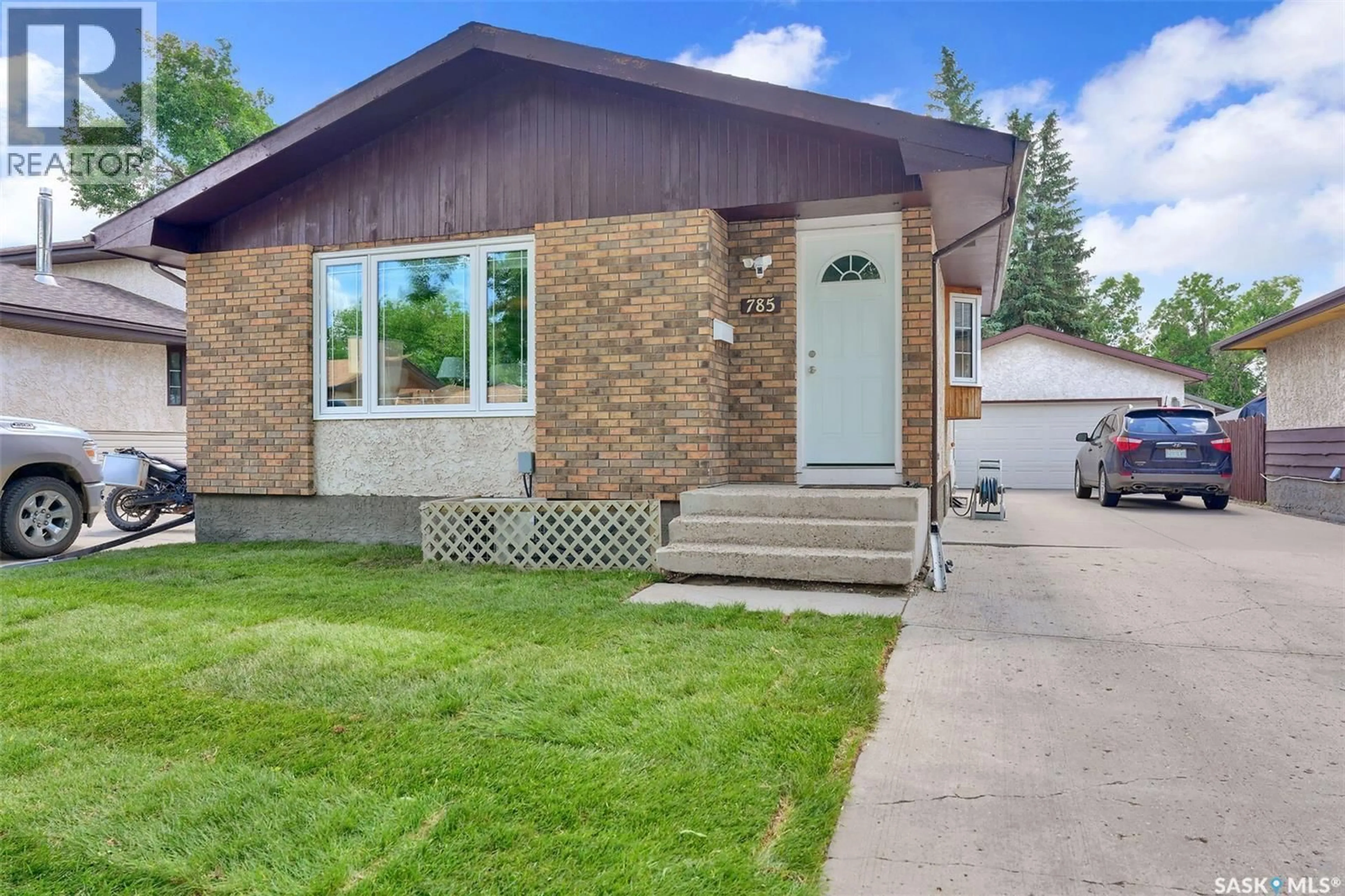 Home with vinyl exterior material, street for 785 BARD CRESCENT, Regina Saskatchewan S4X2L1