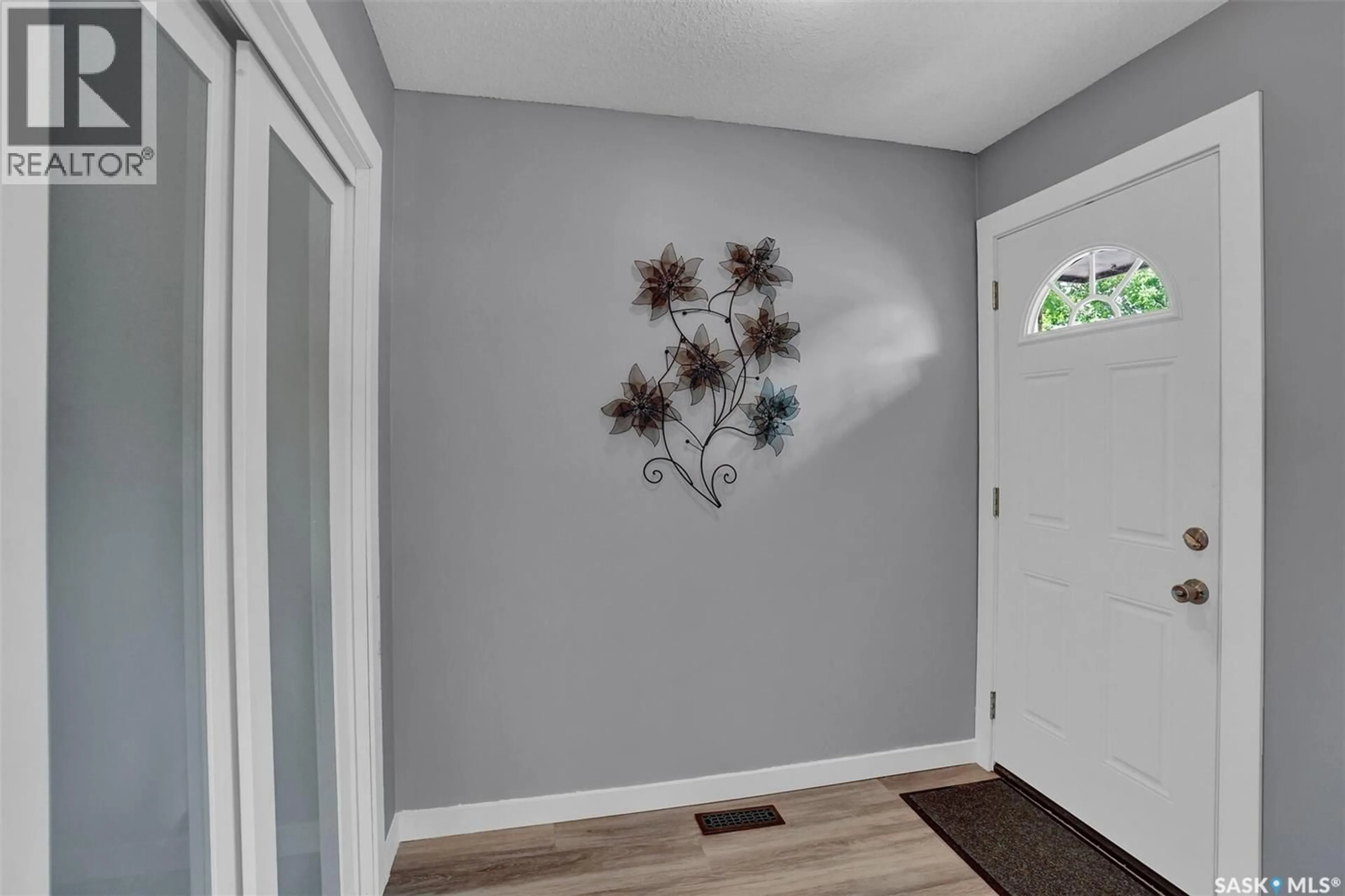 Indoor entryway for 785 BARD CRESCENT, Regina Saskatchewan S4X2L1